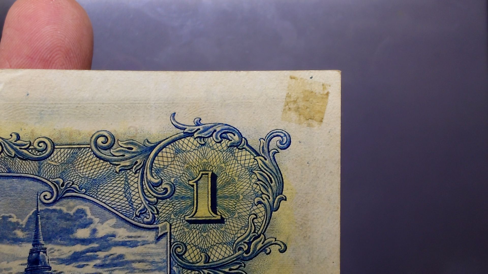 ธนบัตร 1 บาท แบบ 4 รุ่น 1 พิมพ์โทมัส เลขแดง ลายน้ำพาน สมัยรัชกาลที่8 ปี2481 ไม่ผ่านใช้ มีรอยเปื้อนกาว เก่าเก็บ สวยเดิมๆ