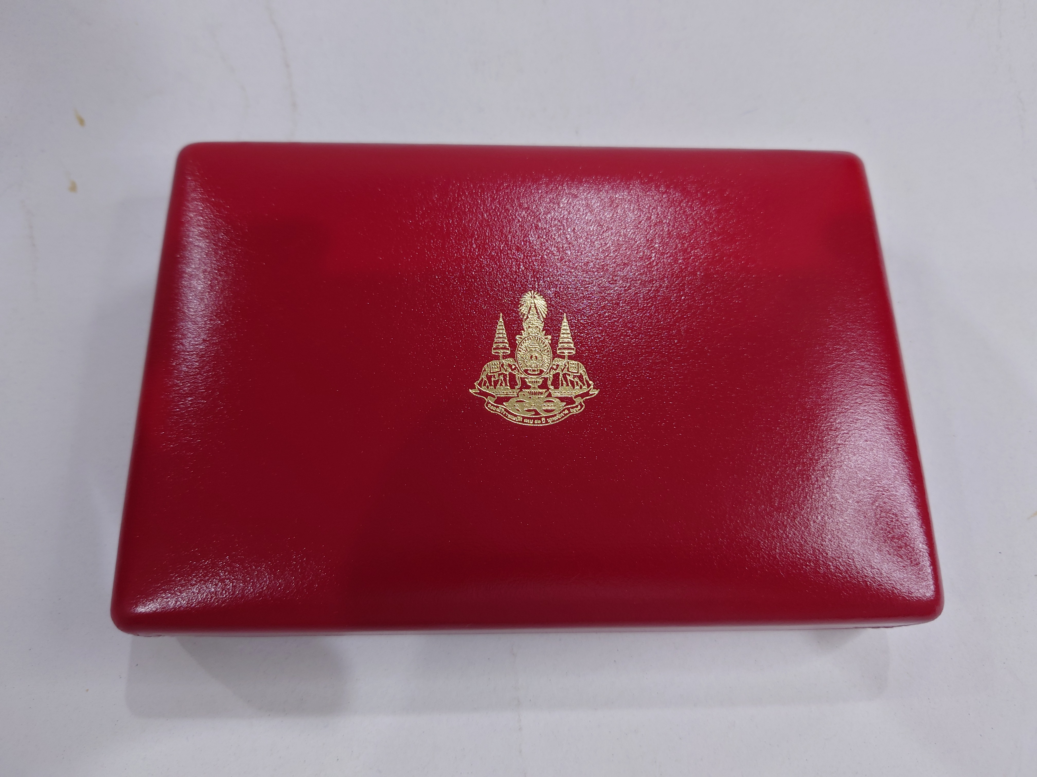 เหรียญทองขัดเงา ครบชุด (น้ำหนักรวม 7 สลึง) ที่ระลึก กาญจนาภิเษก (หน้าเหรียญ1500-3000-6000บาท) พ.ศ.2539 พร้อมกล่องหนังเดิมๆ