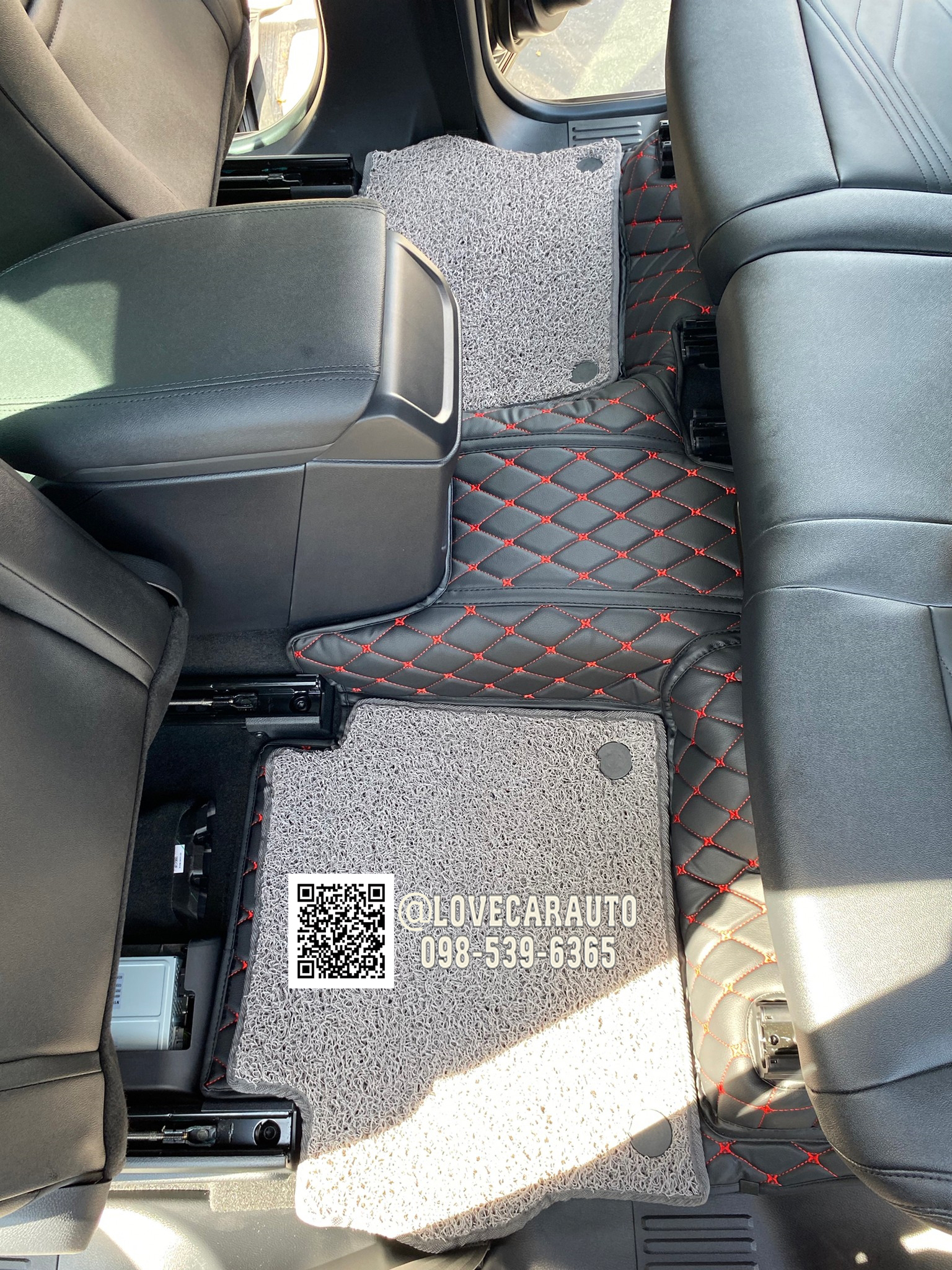 พรมปูพื้นรถยนต์ พรม7D Ford Everest Titanium 2022 สีดำด้ายแดง +ไวนิลเทา