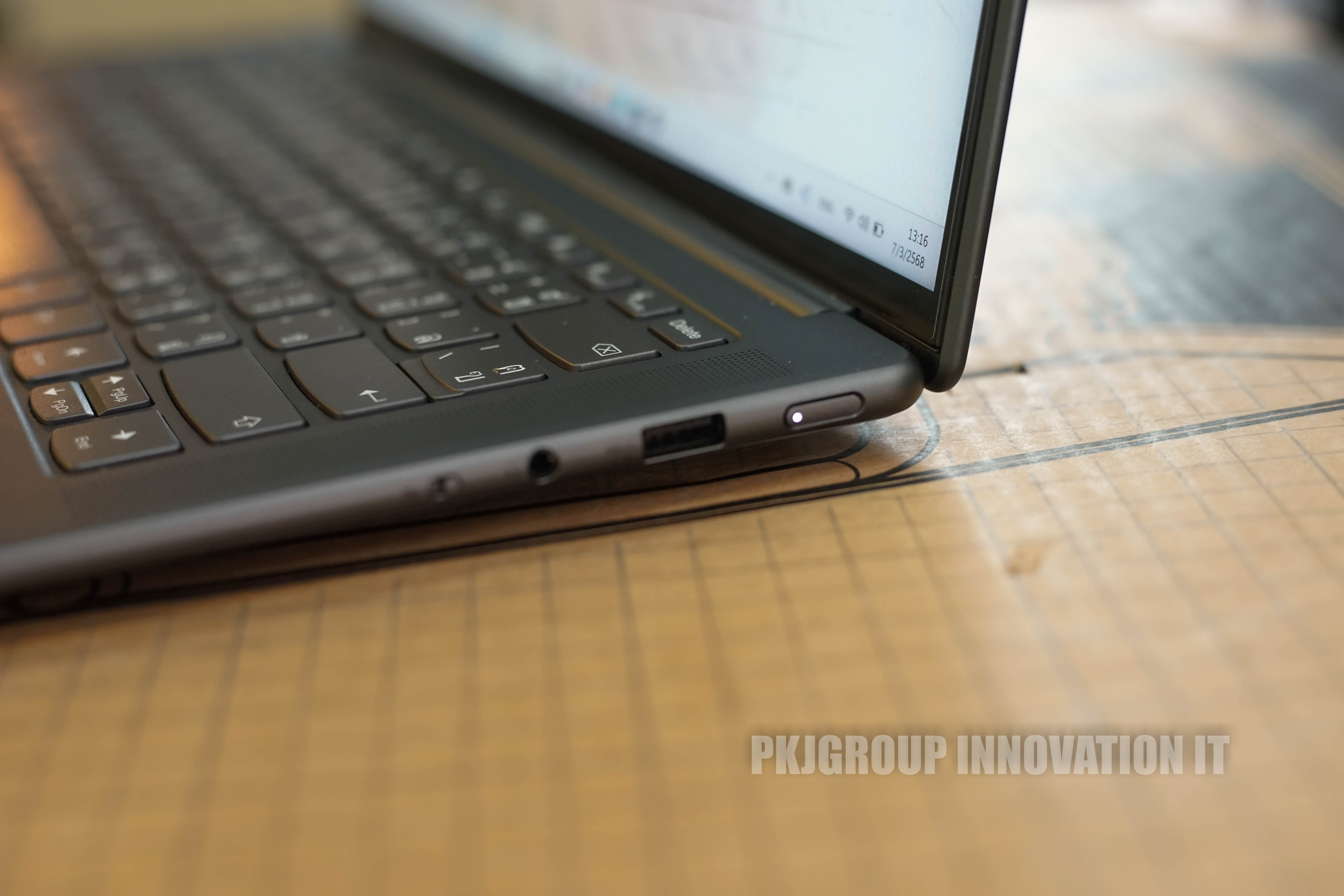 โน๊ตบุ๊คทำงานมือสอง Lenovo Yoga Slim 7 ProX 14ARH7 R7 6800HS RAM 16GB SSD 1TB RTX3050