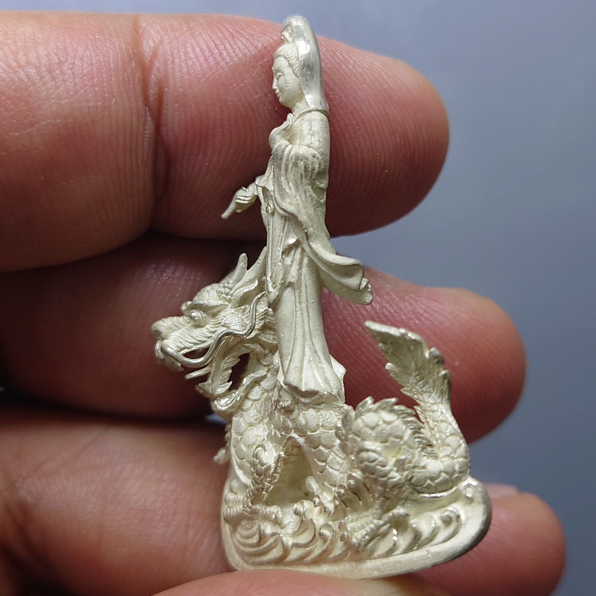 เจ้าแม่กวนอิม รูปหล่อลอยองค์ จ.ระนอง เนื้อเงิน ขนาดสูง 4 เซ็น ปี 2539 นิยม หายาก