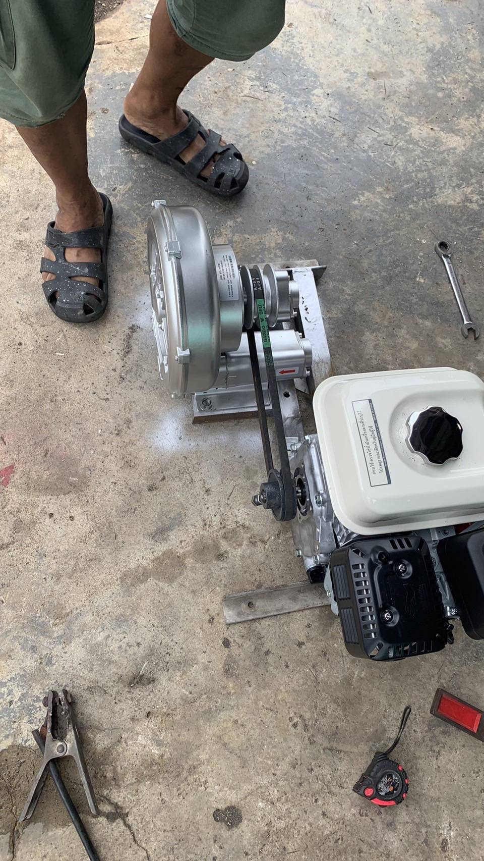 พัดลมโบรเวอร์เป่าอากาศ และ ดูดอากาศ แบบใช้เครื่องยนต์หรือ มอเตอร์ สำหรับใช้งานในพิ้นที่ที่ไม่มีไฟฟ้า หรือ ต้องการความเร็วรอบสูงพิเศษ