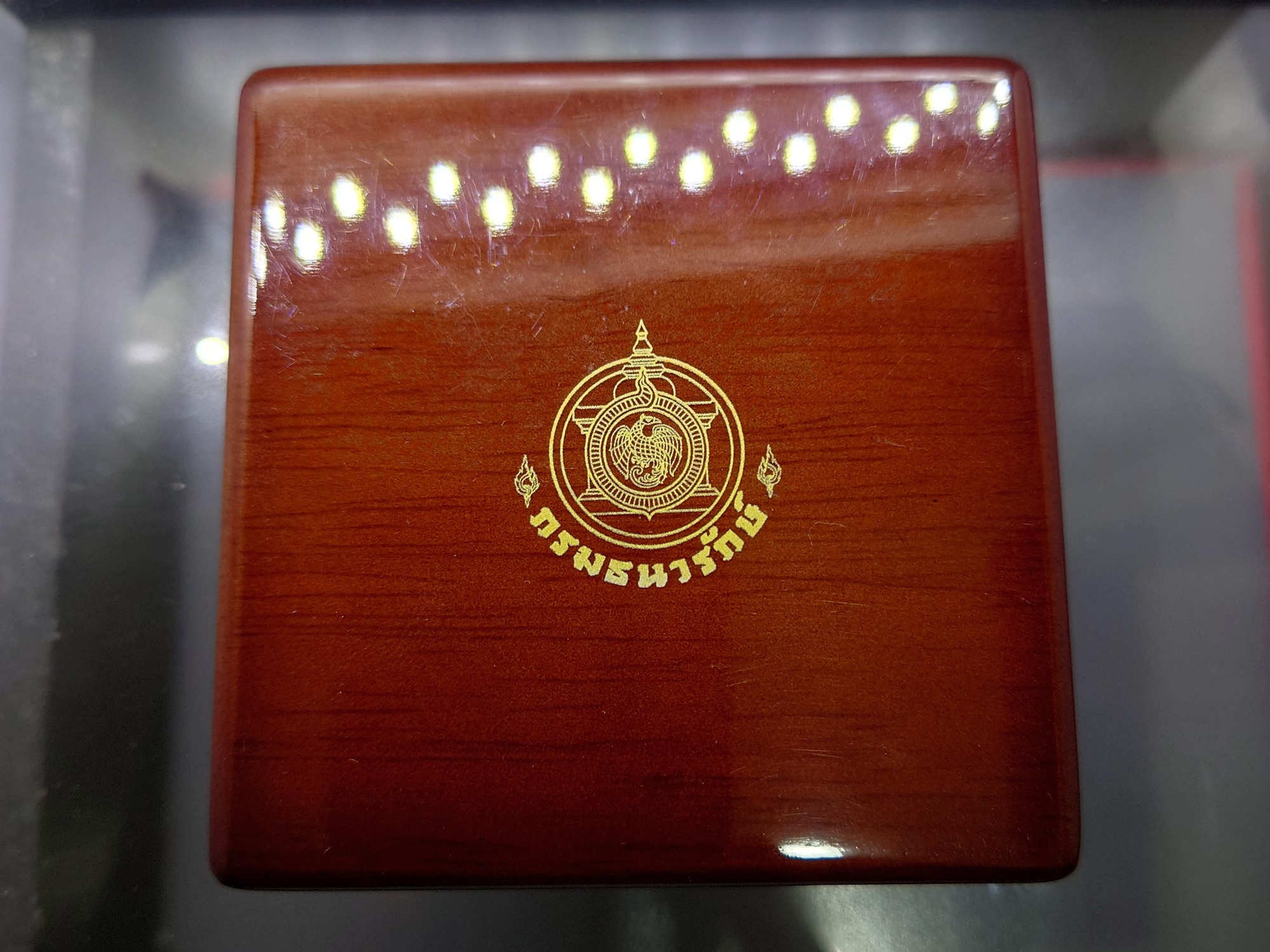 เหรียญ 800 บาท เนื้อเงินขัดเงา ที่ระลึก 120 ปี วันพระราชสมภพ สมเด็จพระมหิตลาธิเบศร อดุลยเดชวิกรม พระบรมราชชนก พ.ศ.2555 อุปกรณ์ครบ