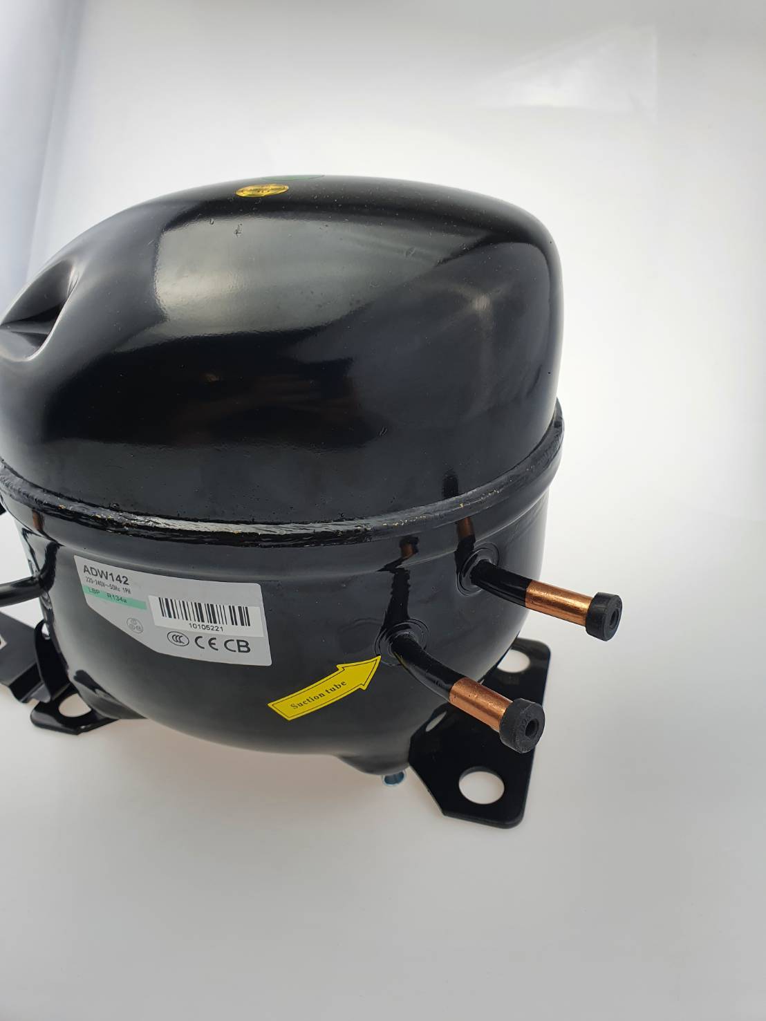 คอมเพรสเชอร์ ½ แรงม้า R134a สำหรับตู้แช่ ตู้เย็น Compressor ของใหม่ พร้อมอุปกรณ์ ดีเลย์ โอเวอร์โหลด รุ่น ADW142