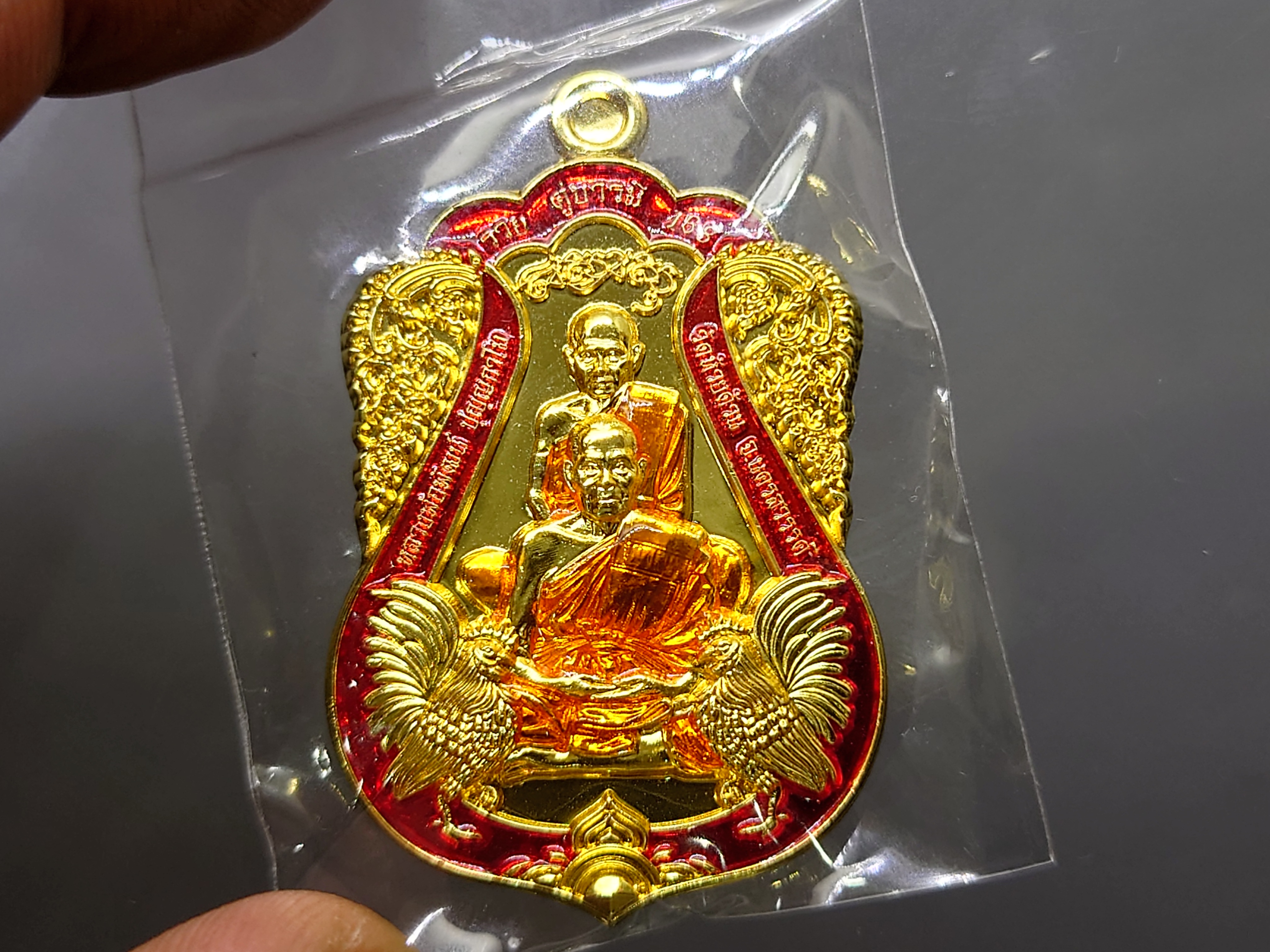 เหรียญเสมา รุ่นรวยคู่บารมี 168 เนื้อกาหลั่ยทอง ลงยาจีวร ขอบแดง บนแดง หลวงพ่อพัฒน์ วัดห้วยด้วน โคท 193 ซีลเดิมๆ