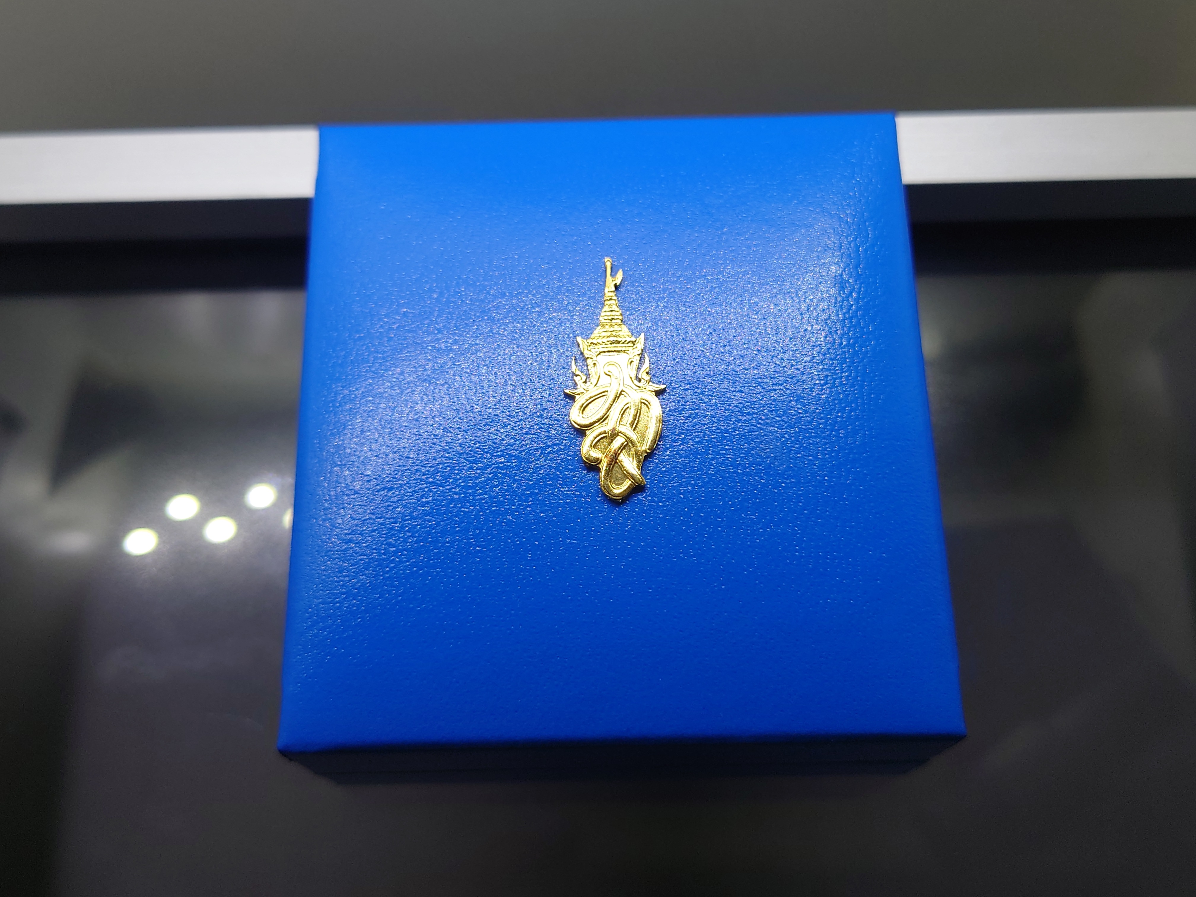 เหรียญทองคำ (น้ำหนัก 2 สลึง) ที่ระลึกมหามงคลเฉลิมพระชนมพรรษา 5 รอบ พระบรมราชินีนาถ พ.ศ.2535 พร้อมกล่องเดิมใบเซอร์