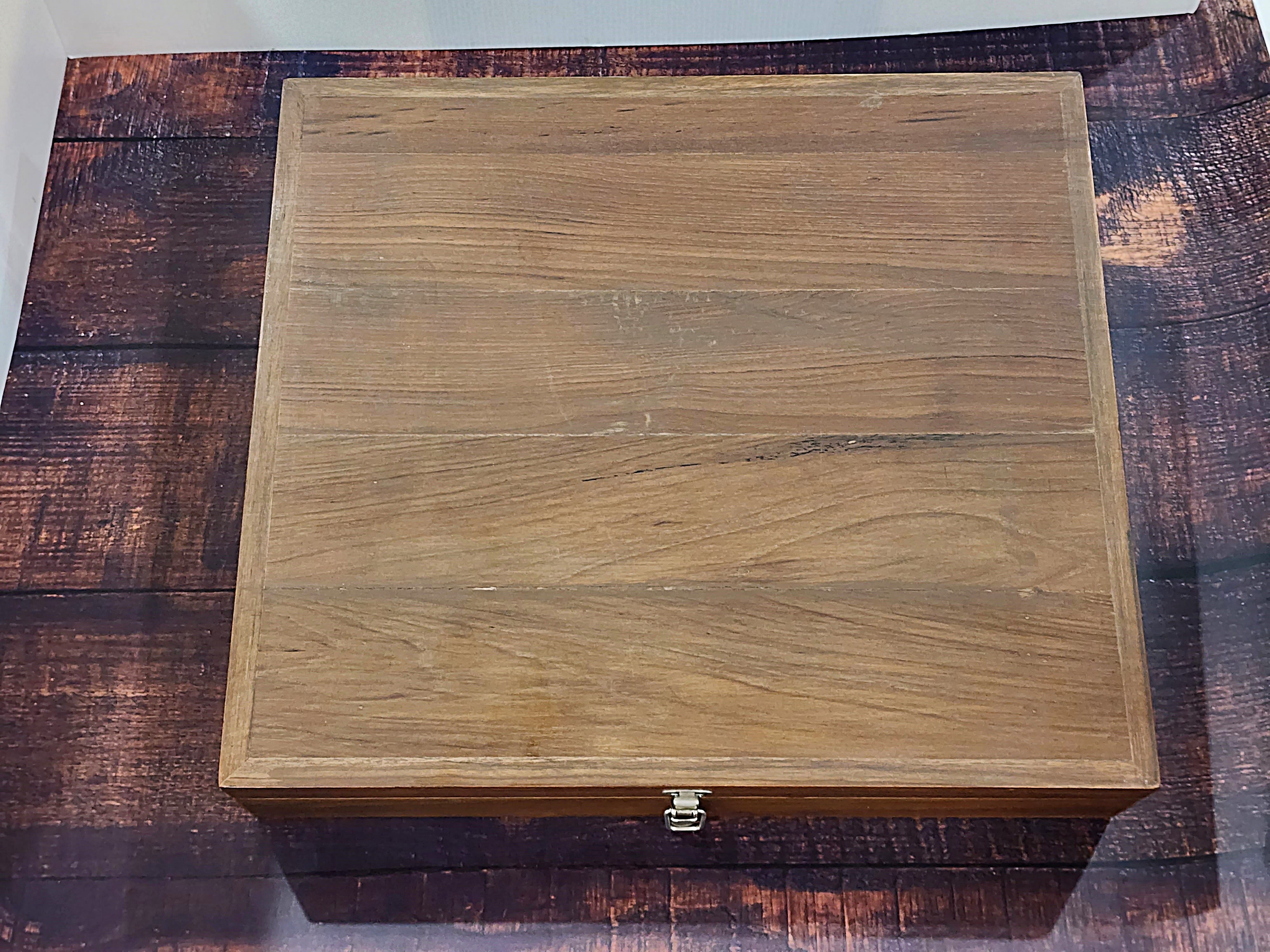 ครบชุด 43 วาระ เหรียญกษาปณ์ที่ระลึก เนื้อเงิน ชนิด 600 บาท ที่ผลิตในสมัยรัชกาลที่9 พร้อมกล่องจัดเก็บเหรียญ