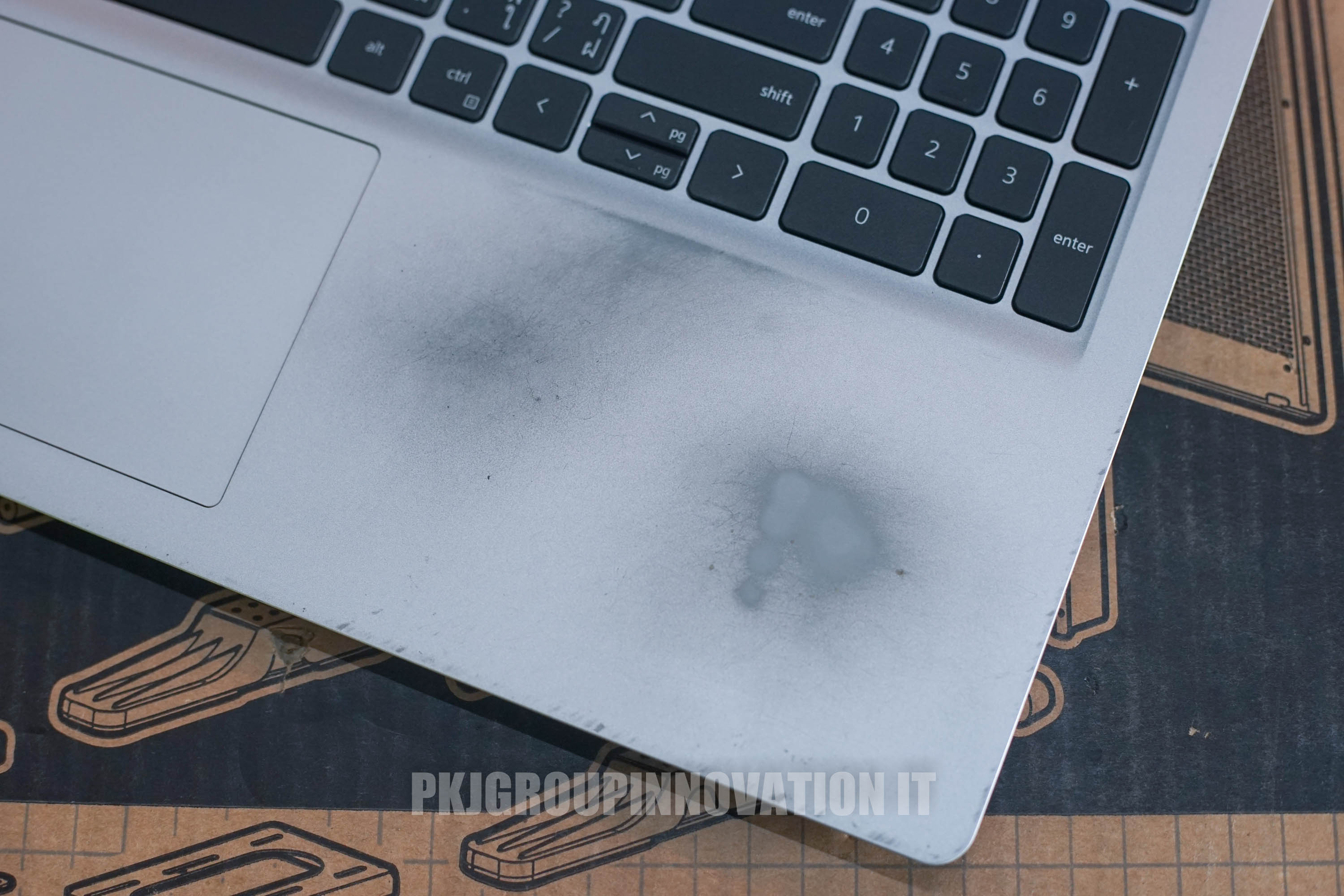 โน๊ตบุ๊คทำงานมือสอง Dell Inspiron 15 3511 * มีตำหนิตามขอบเครื่อง *