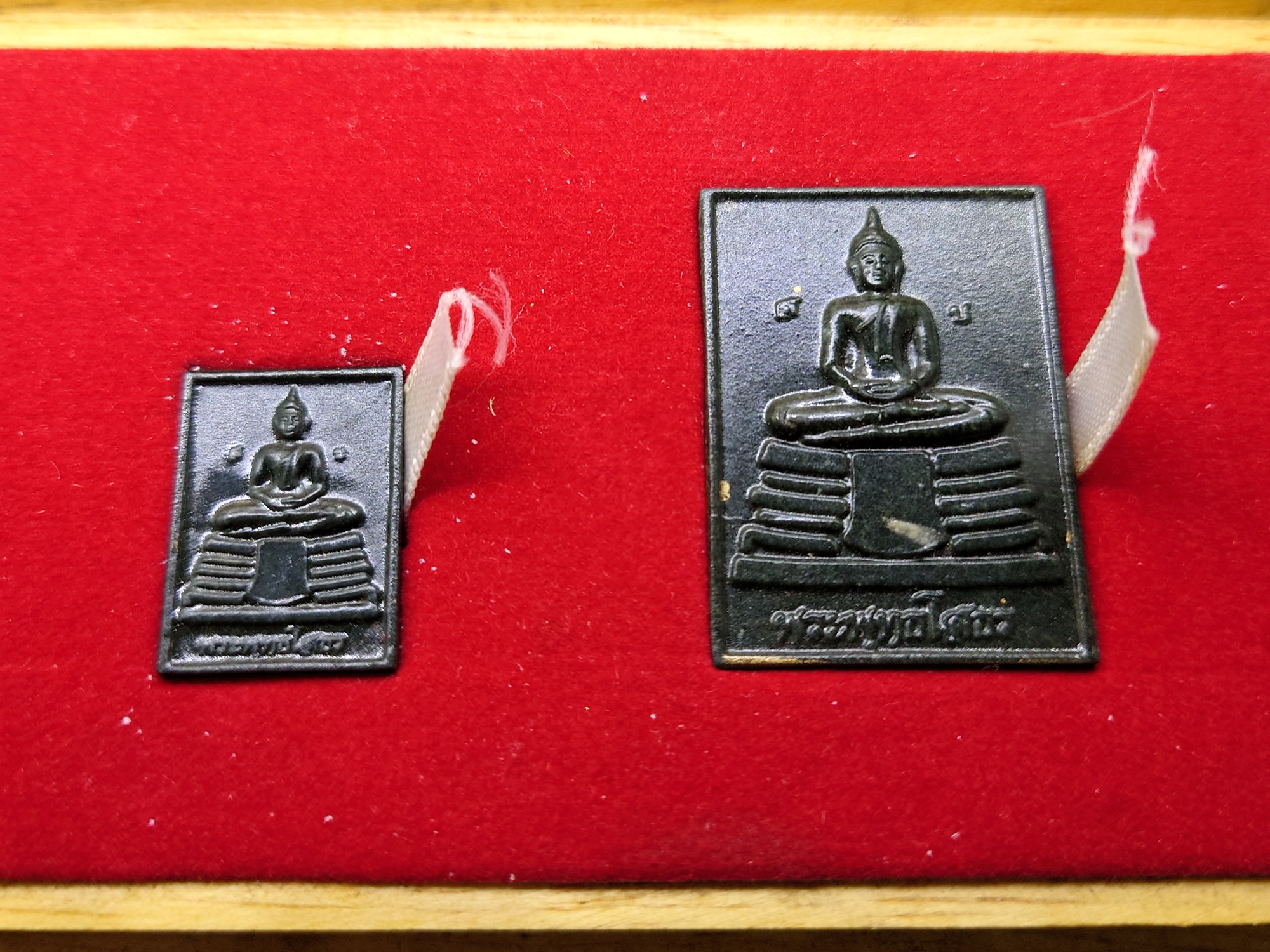 พระพุทธโสธร เนื้อหินแม่น้ำโขง พิมพ์เล็ก-ใหญ่ 138 ปี กรมศุลกากร ปี2555 พร้อมกล่องไม้เดิม