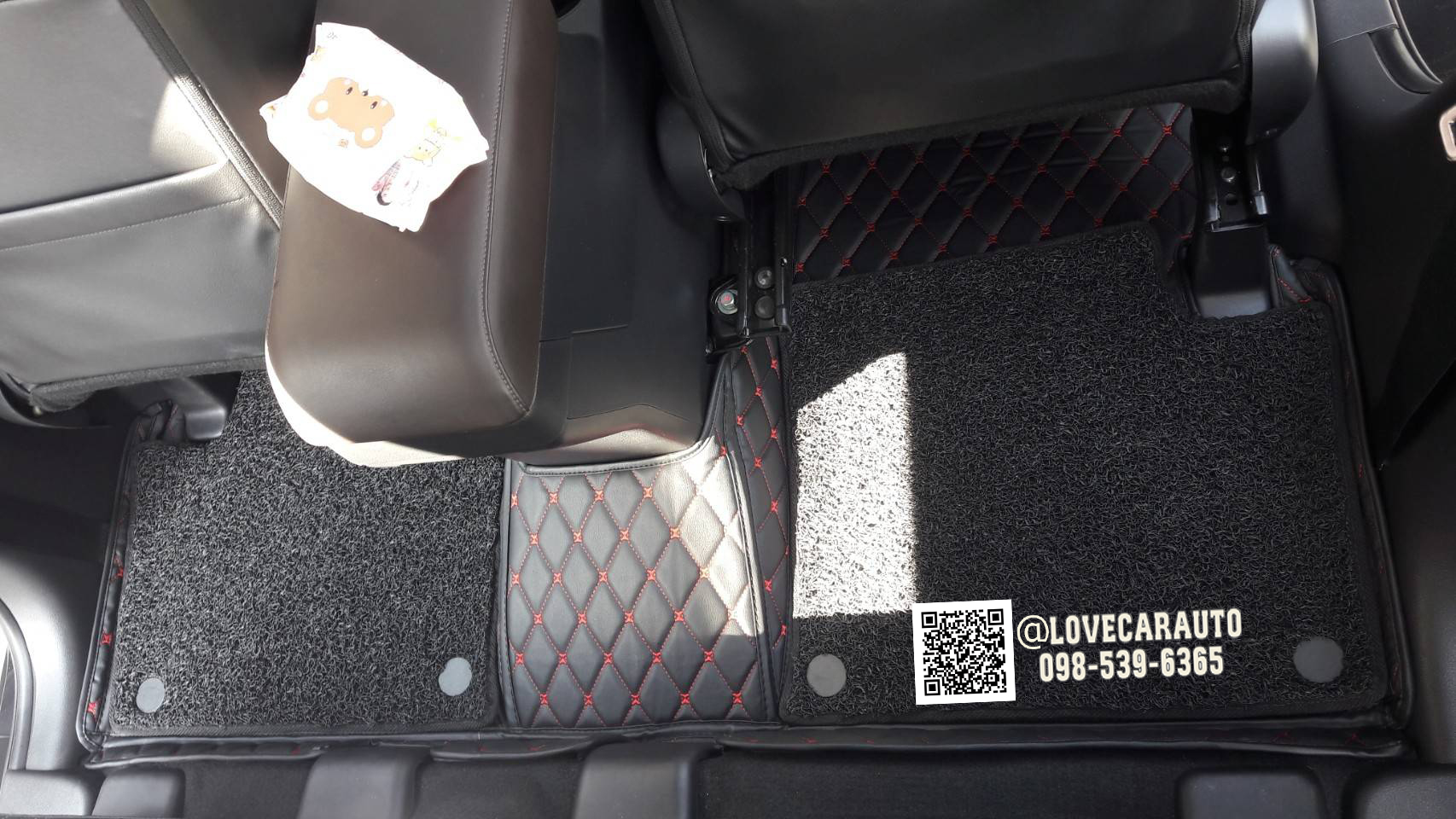 พรมปูพื้นรถยนต์ 7D Mitsubishi xpender ดำด้ายแดง+ไวนิลดำ