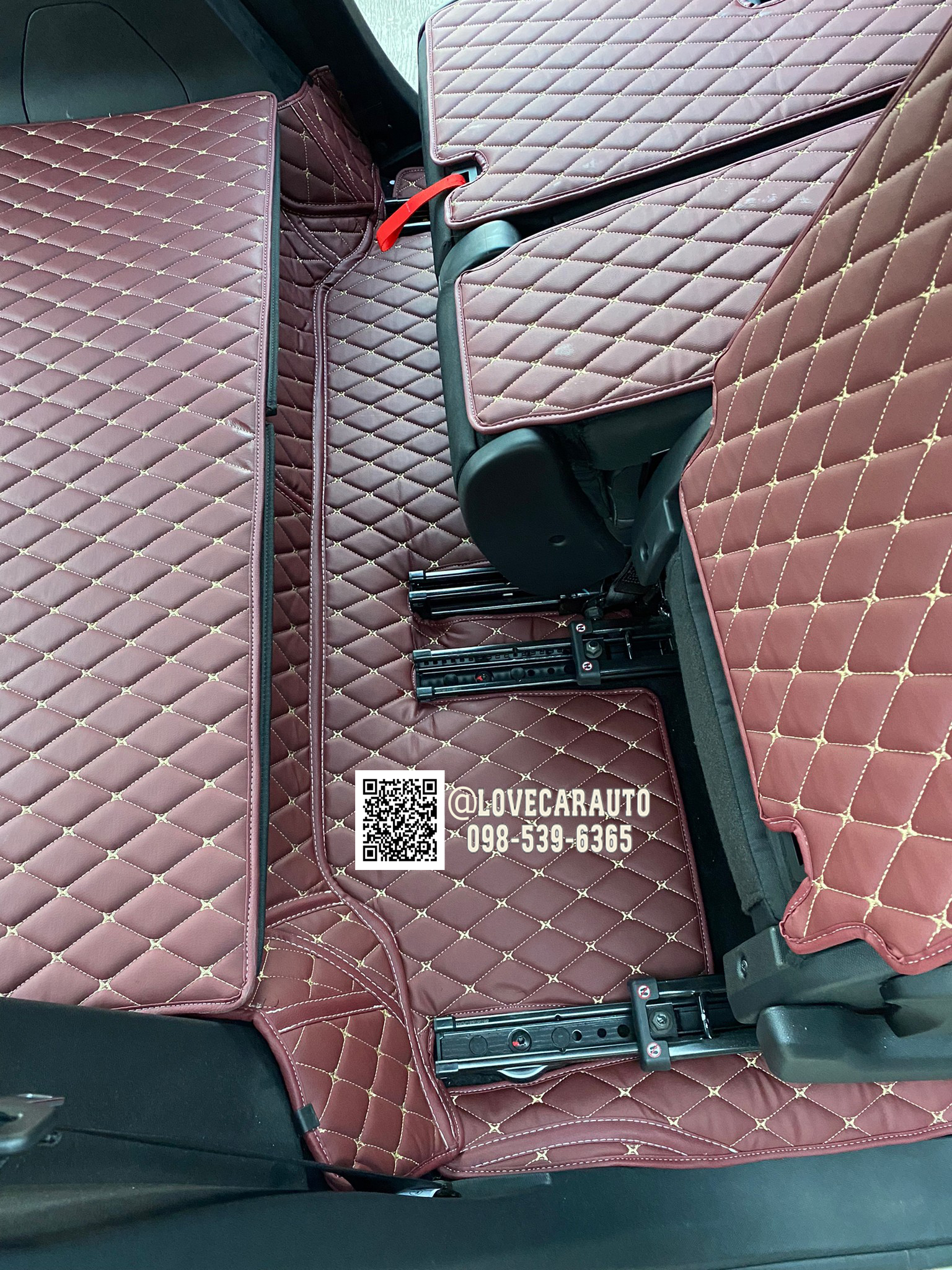 พรมปูพื้นรถยนต์ พรม7D Peugeot 5008 สีแดงเลือดหมู ไวนิลสีครีม