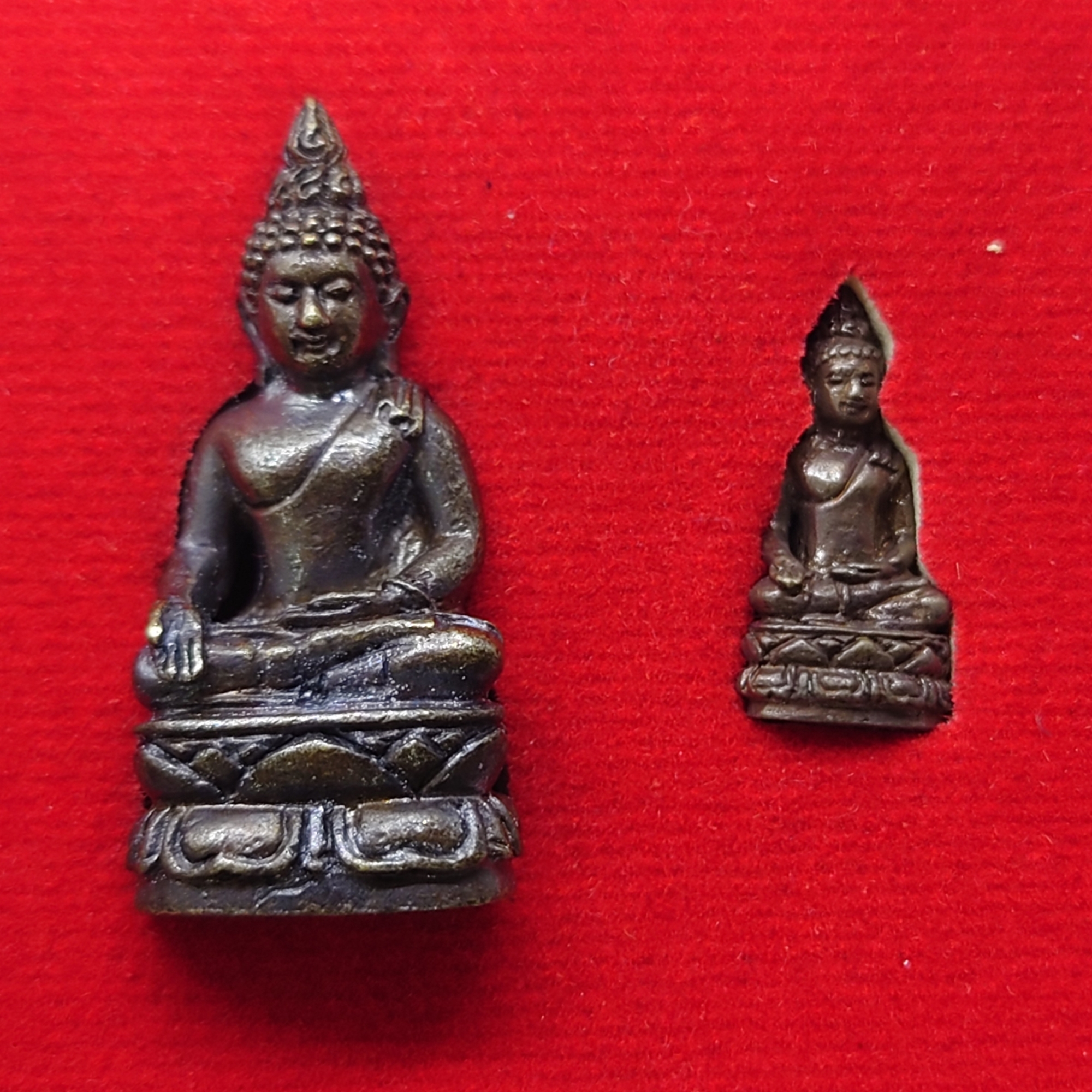 พระกริ่ง พระชัยวัฒน์ ไพรีพินาศ เนื้อโลหะรมดำ รุ่นพระชันษาครบ 100 ปี ญสส (รุ่นสำนักเลขาพระสังฆราช สร้าง) วัดบวรนิเวศวิหาร ปี2556 พร้อมตลับเดิม