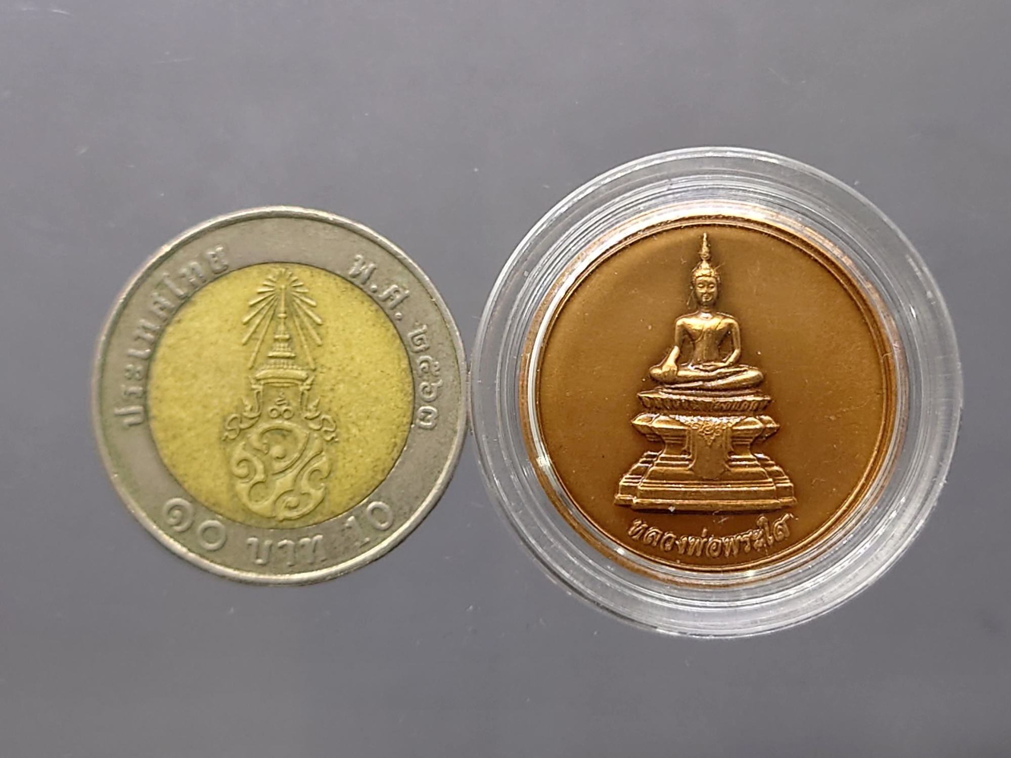 หลวงพ่อพระใส เบญจพุทธปาฏิหาริย์ ส.ธ.รุ่น พระเทพรักษา เนื้อทองแดงซาติน ขนาด 2.5 ซ.ม. พ.ศ.2554 พร้อมตลับเดิมๆ