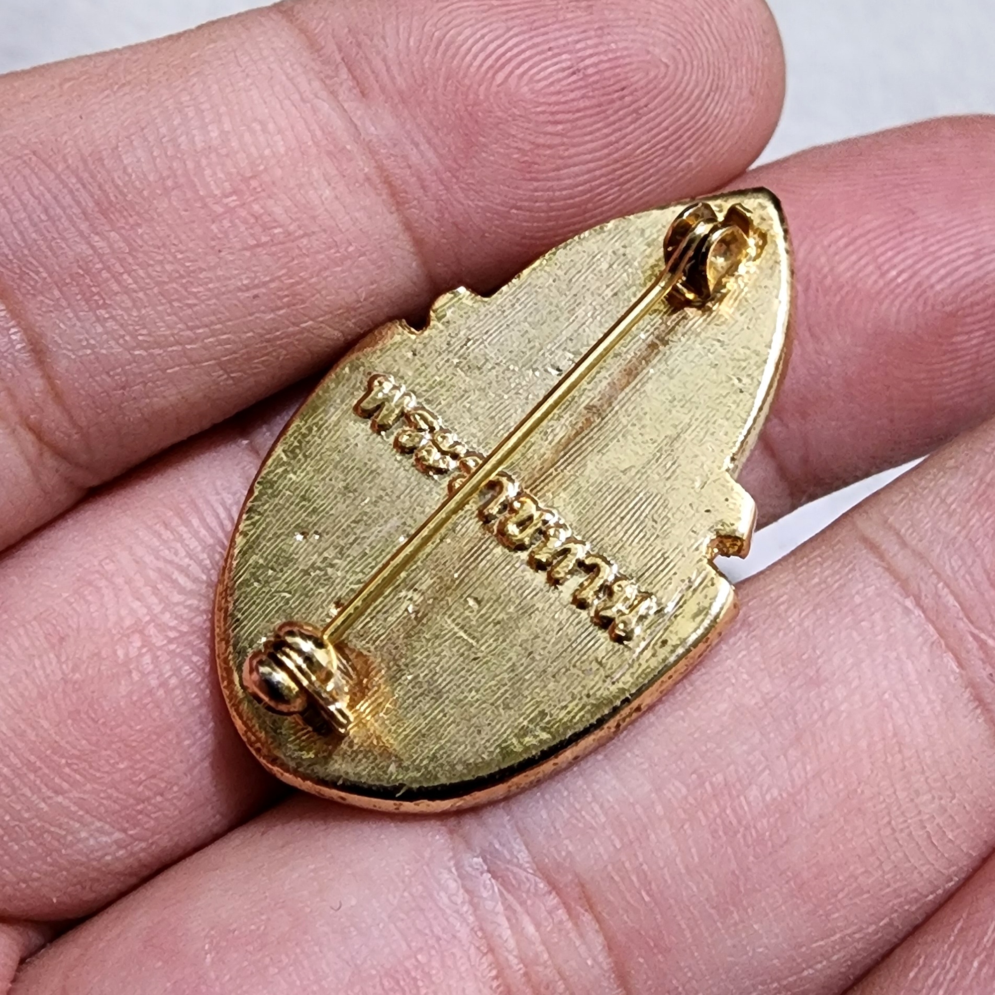 เข็มกลัด เข็มพระราชทาน สก ครบ 84 พรรษา ราชินี พ.ศ.๒๕๖๓