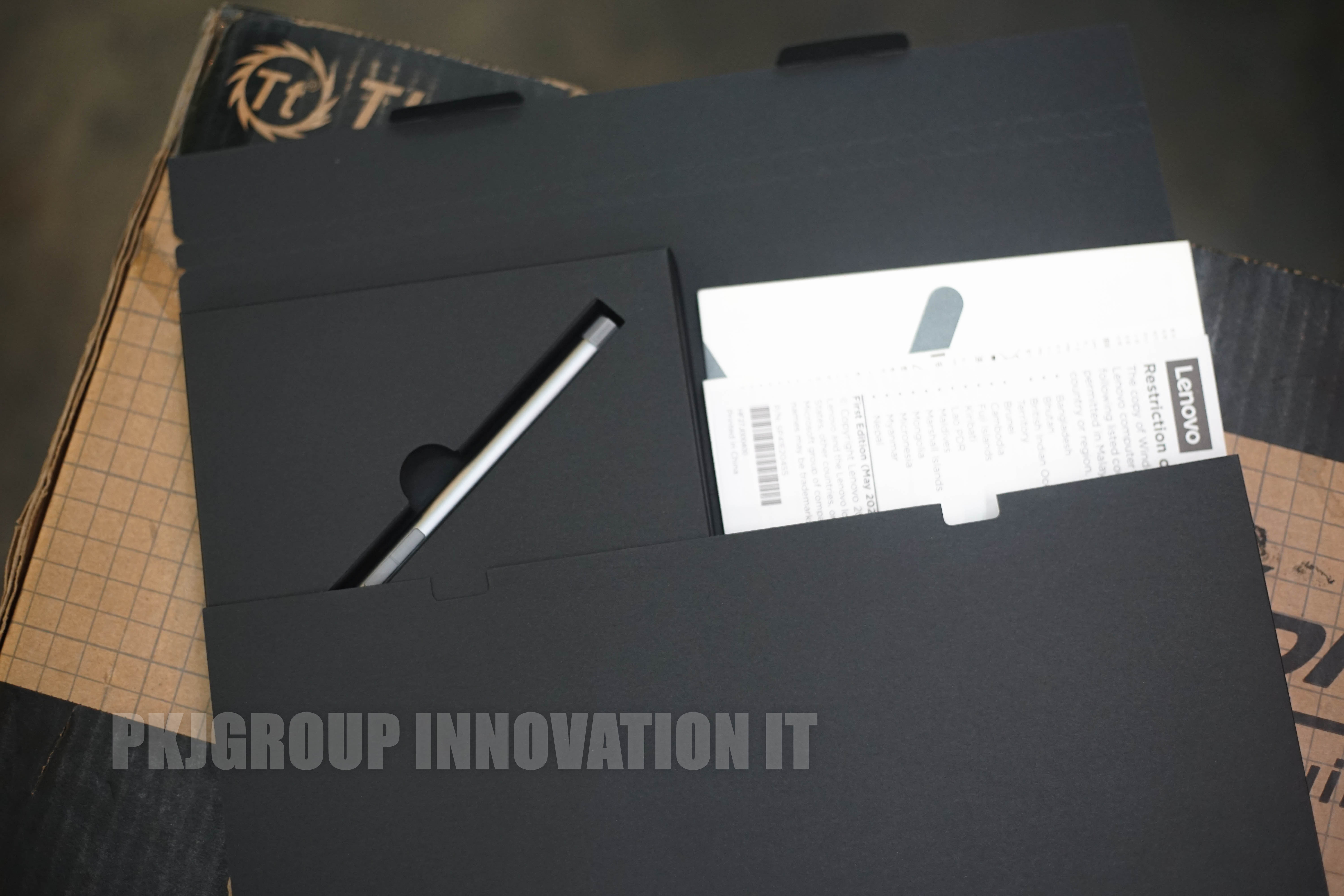 โน๊ตบุ๊คทำงานจอสัมผัสคู่มือสอง Lenovo Yoga book 9 13IRUB 82YQ000PTA i7-1355U RAM 16 GB M.2 1 TB