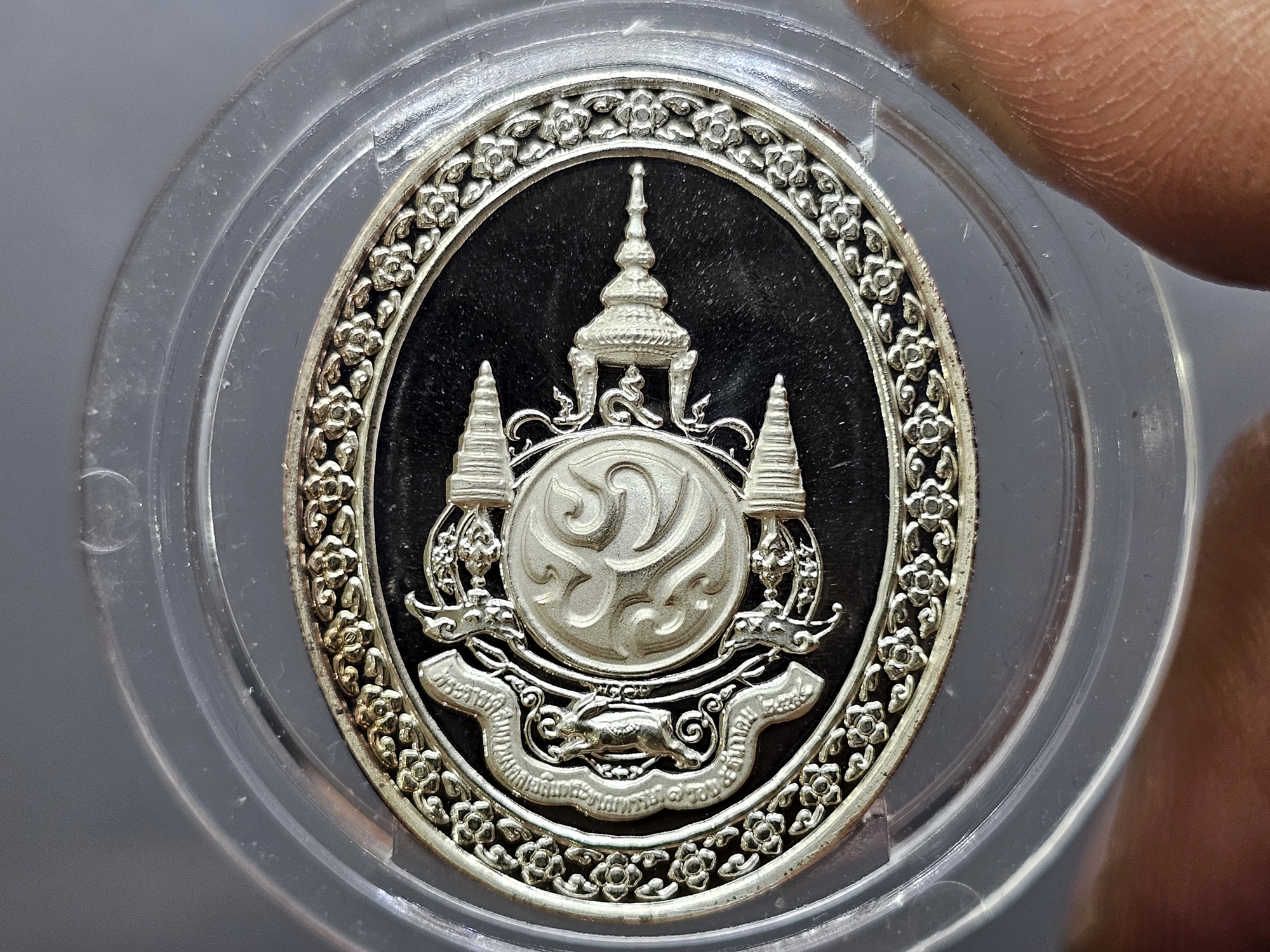 พระพุทธเมตตาเสนานาถ หลังพระปรมาภิไธย ภ.ป.ร. เนื้อเงิน กองทัพบก จัดสร้างเนื่องในวโรกาส 84 พรรษา ร9 ปี2556 พร้อมกล่องเดิม