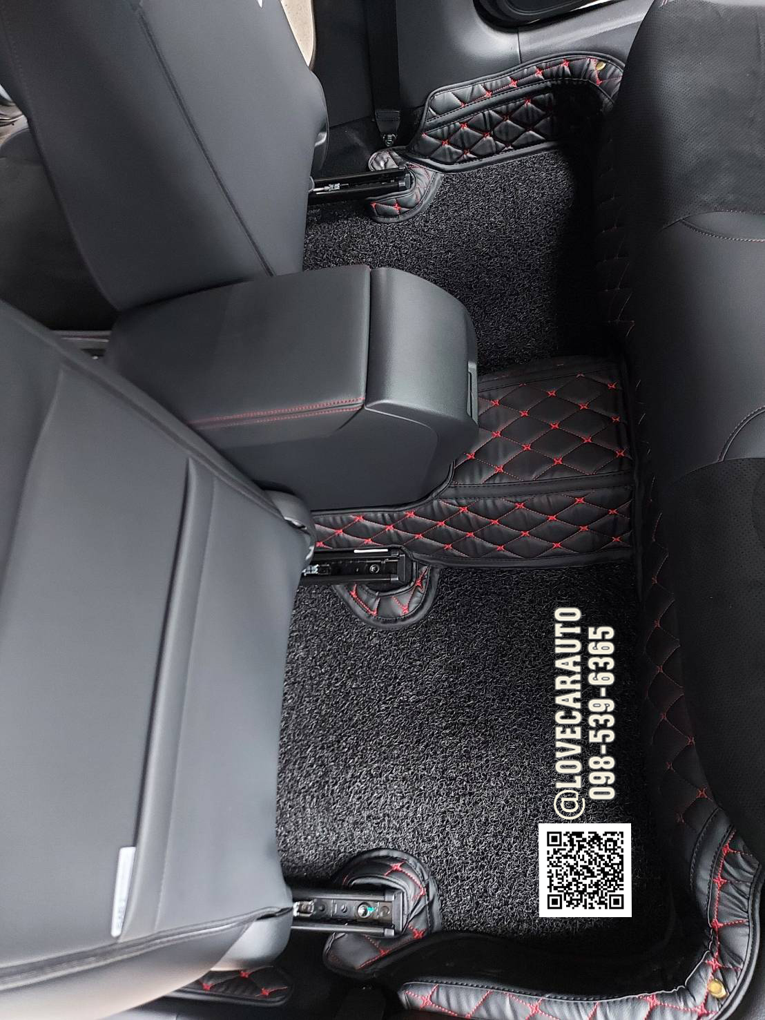 พรมปูพื้นรถยนต์ 8D Honda Civic eHEV 2022 สีดำด้ายแดง+ไวนิลดักฝุ่นสีดำ