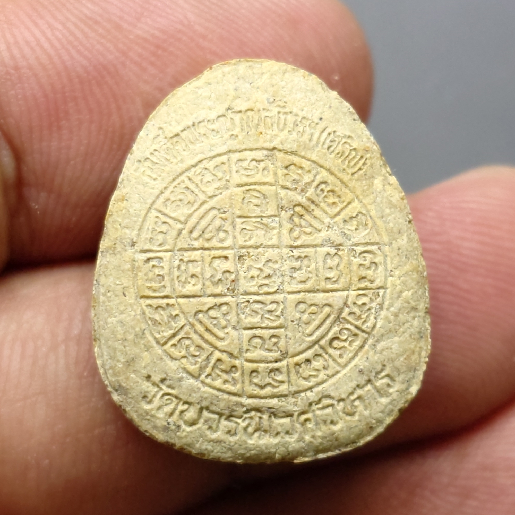 พระปิดตา หลังยันต์ดวงเล็ก หลวงปู่โต๊ะปลุกเสก เนื้อผงว่าน 108 สมเด็จพระญาณสังวร (เจริญ) วัดบวรนิเวศวิหาร ปี2523 พร้อมบัตรรับรองพระแท้