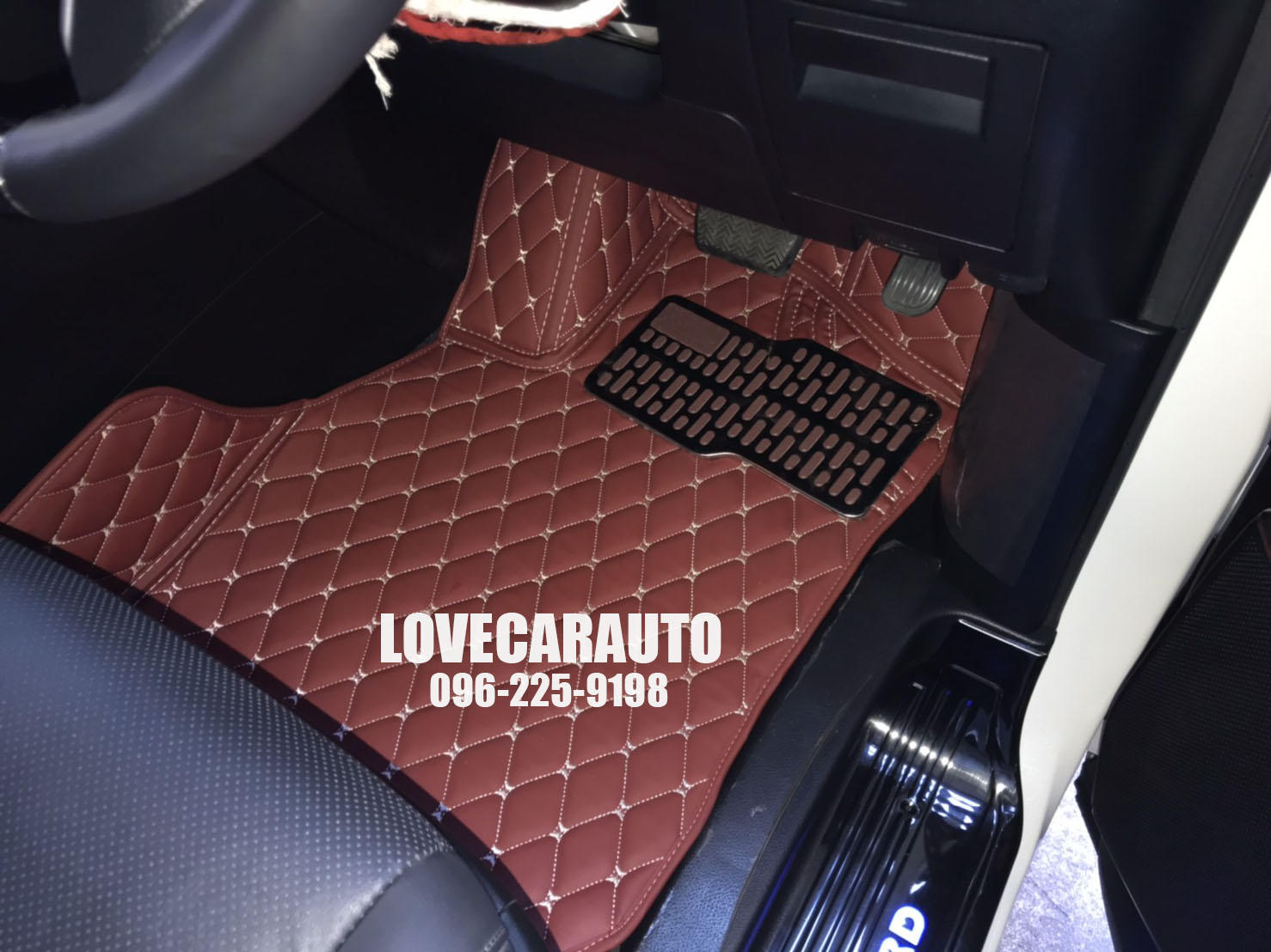 พรมรถยนต์ 6D สีแดงไวน์ Toyota alphard