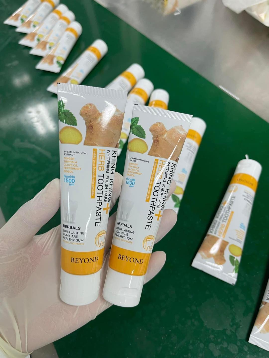 ยาสีฟันขิงขิง บอสหนุ่ม บียอน Khing Khing By Beyond ลดคราบหินปูน ลดกลิ่นปาก (1หลอด)