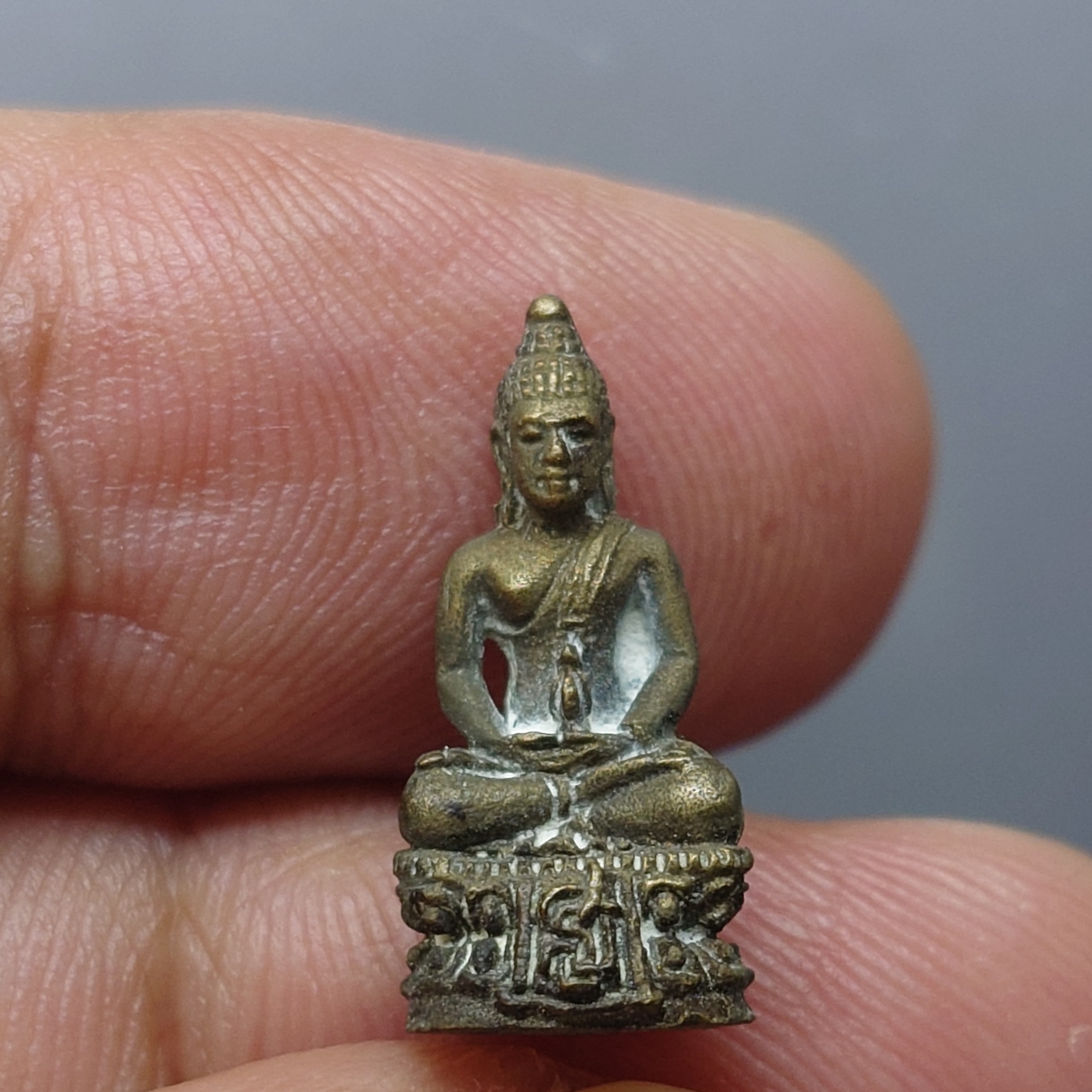 พระกริ่ง ส.ธ. พระชัยวัฒน์ ส.ธ. เนื้อเงิน และ นวะโลหะ พระเทพฯ เททอง วัดบวรนิเวศวิหาร ปี2535 ตลับเดิม