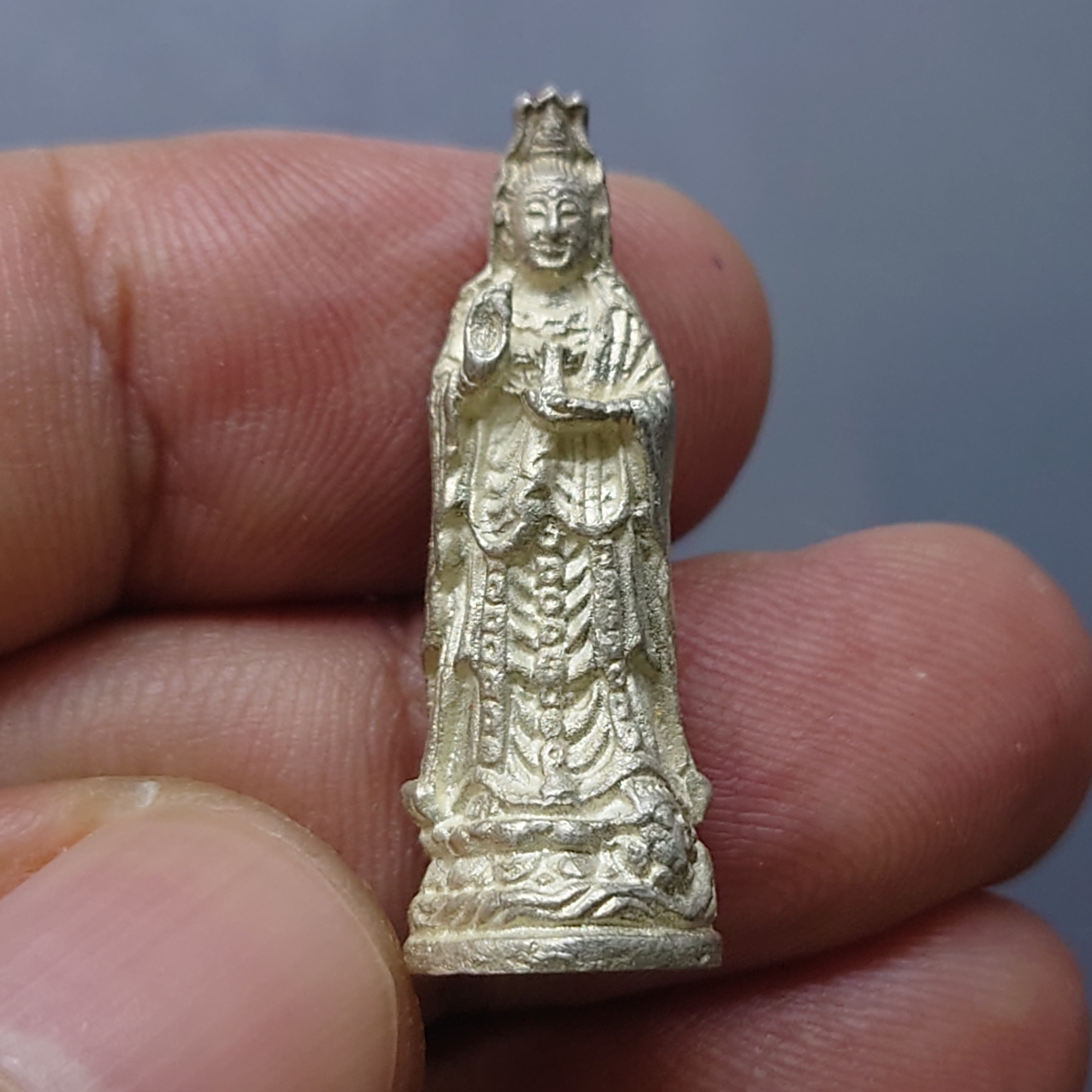 เจ้าแม่กวนอิม เนื้อเงิน ขนาดสูง 3 ซ.ม. หลวงพ่อเปิ่น วัดบางพระ ปี2535 พร้อมตลับเดิม