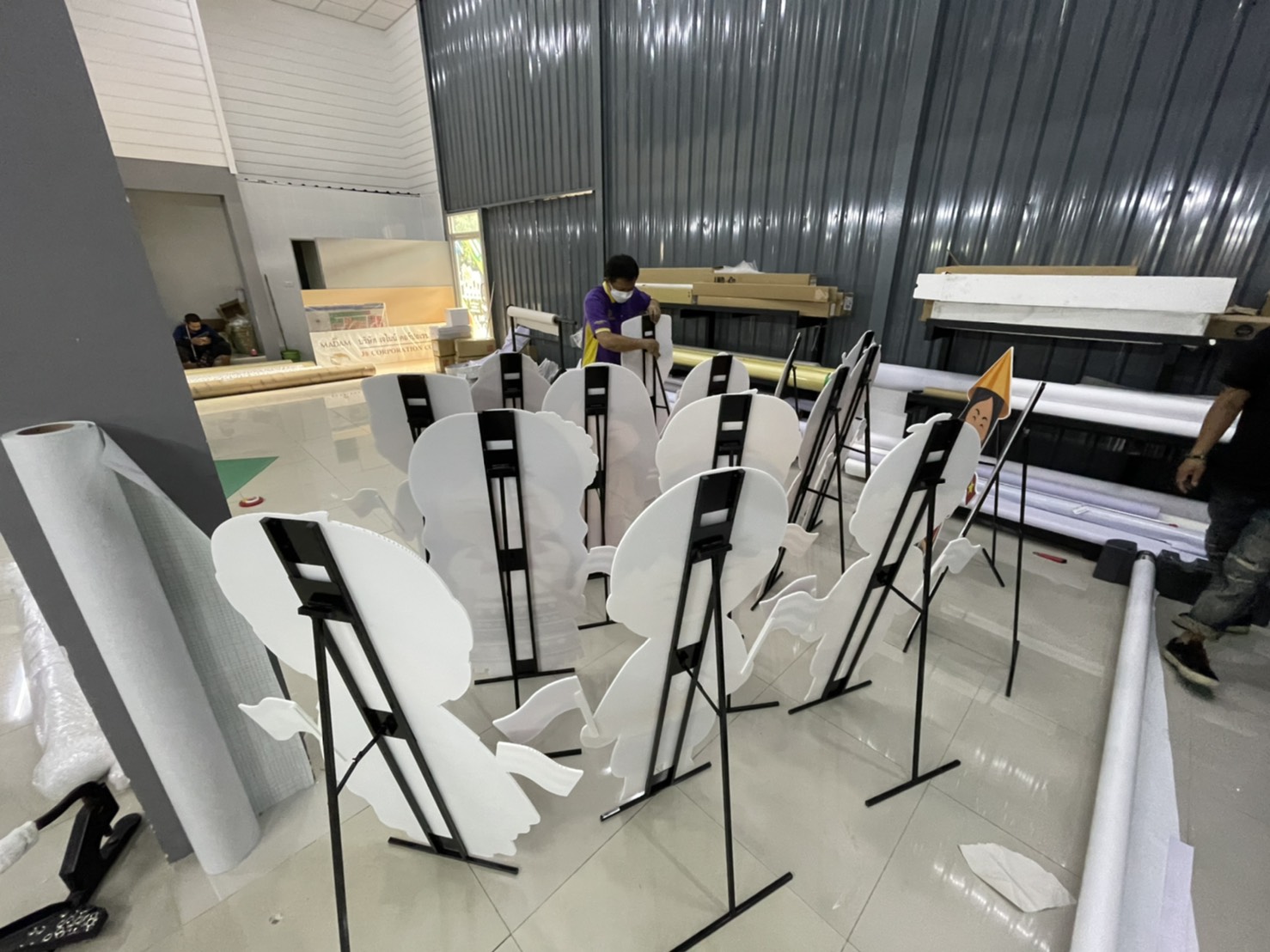 ป้ายสแตนดี้ขาเหล็ก พีพีบอร์ดตัวใหญ่ ตัวการ์ตูน แสดงความเป็นไทย