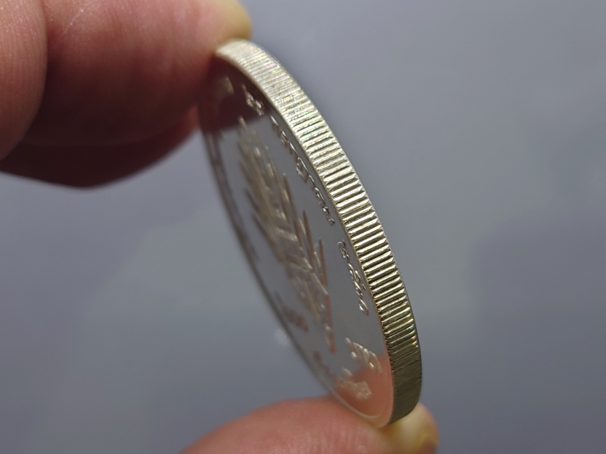 เหรียญ 600 บาท ที่ระลึกเฉลิมพระชนมายุ 36 พรรษา พระบรมฯ เนื้อเงิน พ.ศ.2531 ไม่ผ่านใช้