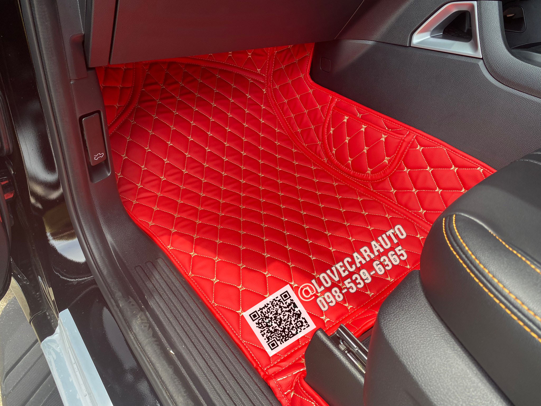 พรมปูพื้นรถยนต์ 6D Ford Next-Gen Ranger 4Door 2023 สีแดงสด