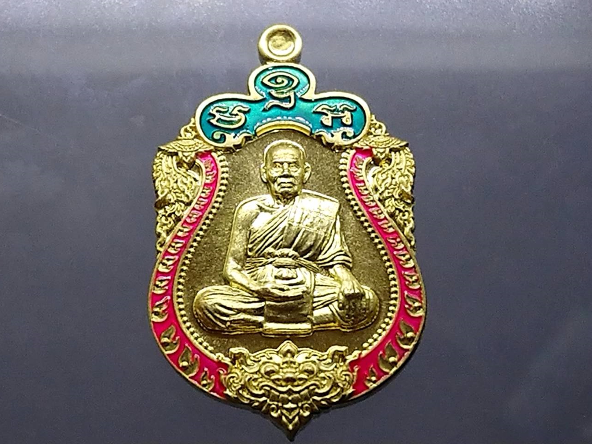 เหรียญเพชรกลับเหนือดวง ทองทิพย์ลงยาเขียว แดง หลวงพ่อพัฒน์ วัดห้วยด้วน ปี2563