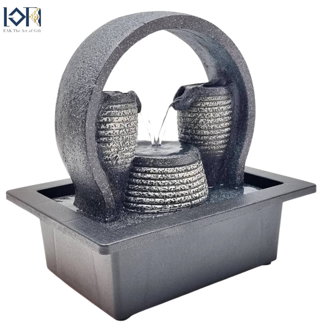 น้ำพุล้นตั้งโต๊ะ รุ่นสายน้ำแห่งโชคลาภ21025 เป็นรูปเหยือรินน้ำเข้าหากัน ให้ความหมายถึงเงินทองไหลริน