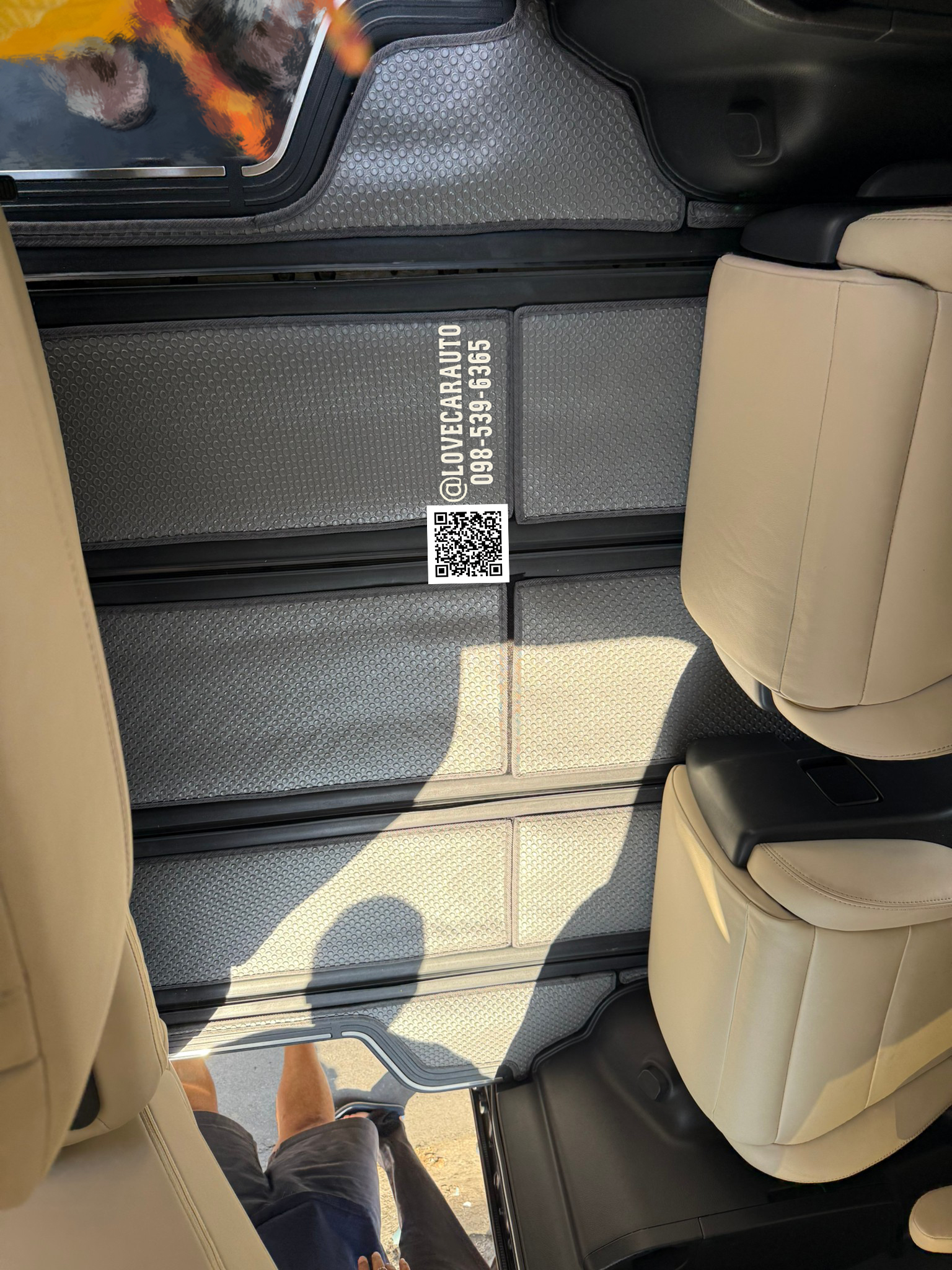 พรมปูพื้นรถตู้ toyota majesty กระดุมเล็กสีเทา