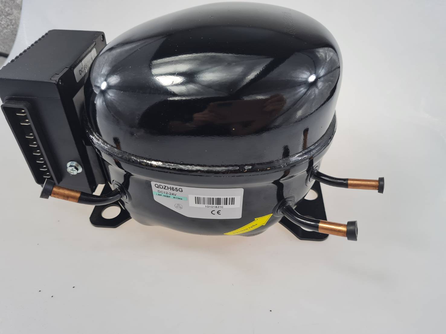 QDZH65G R143 DC compressor คอมเพรสเชอร์ 210W ใช้แรงดันไฟฟ้า 12V และ 24V ใช้งานกับโซลาเซลล์ได้โดยตรงใช้กับตู้แช่ ตู้เย็นต่างๆ