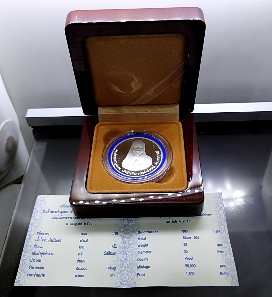 เหรียญ 800 บาท เนื้อเงินขัดเงา ที่ระลึก 5 รอบ ฟ้าหญิงจุฬาภร พ.ศ.2560 อุปกรณ์ครบ