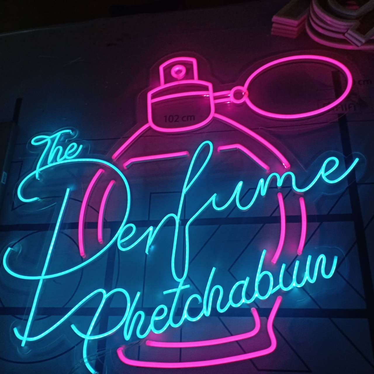 ป้ายไฟแอลอีดีนีออนเฟล็ค งานTHE PERFUME PHETCHABUN