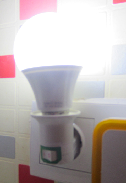 ขั้วหลอดไฟ E27 + สวิทซ์ 220V E27 Light Lamp Base