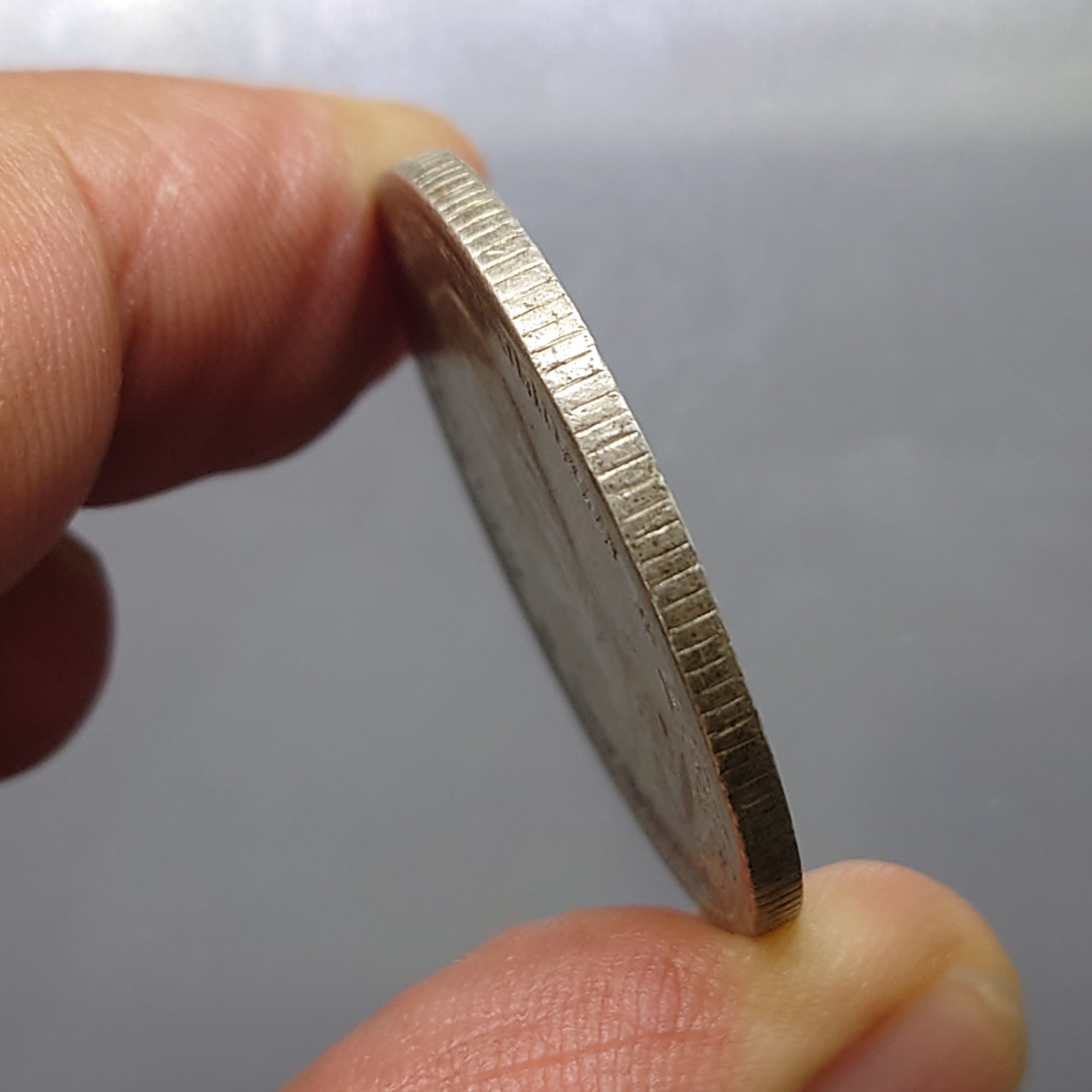 เหรียญเงิน บาทหนึ่ง พระบรมรูป ร.๕ - ตราแผ่นดิน ร.ศ.122