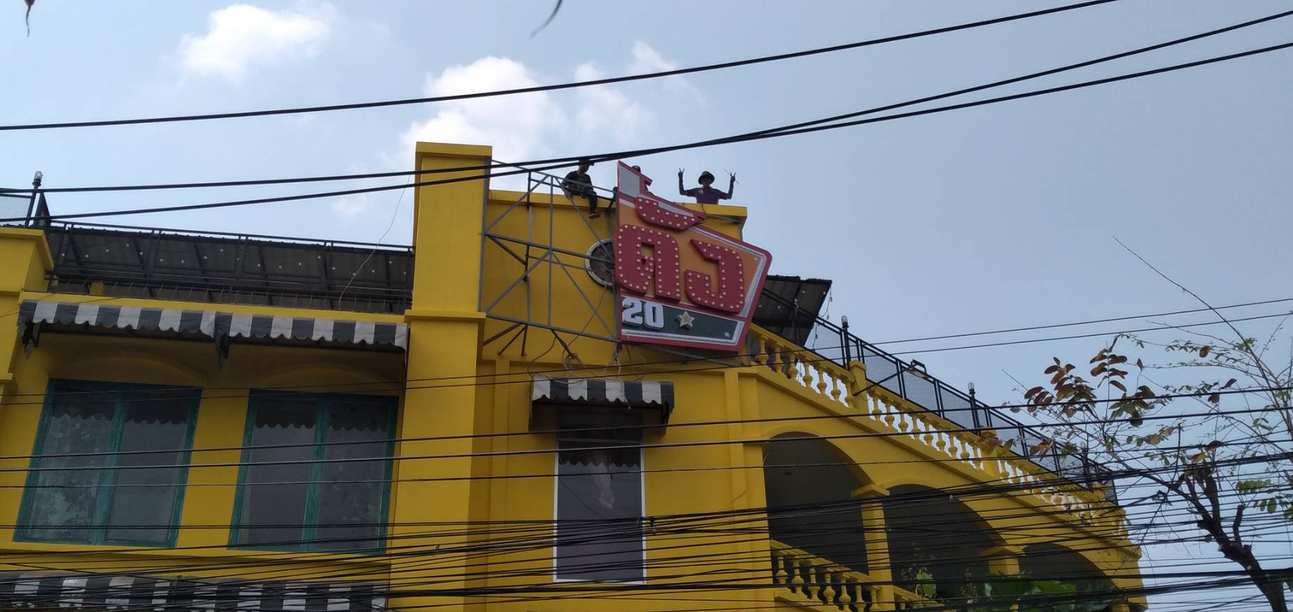 ป้ายไฟแอลอีดีวินเทจหัวกระสุน งานโกดัง2020