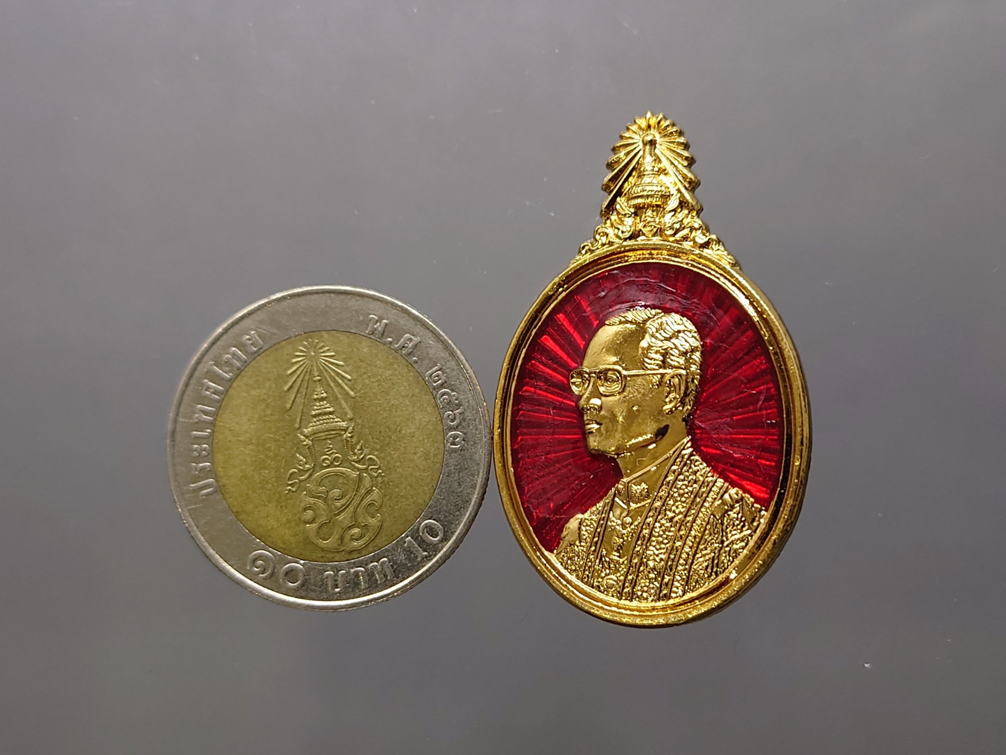 เข็มกลัด เข็มที่ระลึก 5 ธันวามหาราช ครั้งที่ 27 ในหลวง ร9 พ.ศ.2546