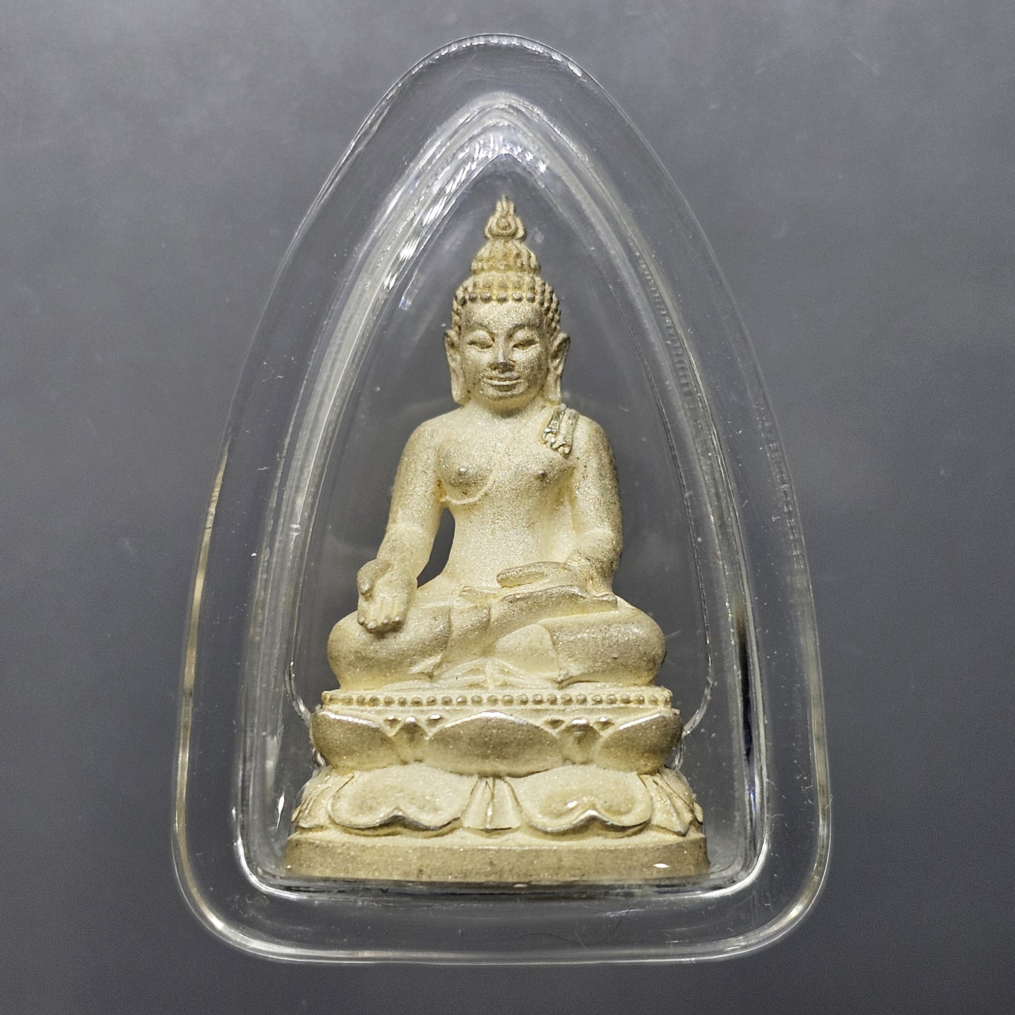 พระไพรีพินาศ เนื้อเงิน พิมพ์ใหญ่ 200 ปี พระจอมเกล้าฯ โครงการบูรณะฯ โบราณสถาน วัดมกุฏกษัตริยาราม ปี2547 พร้อมกล่อง เลี่ยมกรอบเก็บผิว สวยๆ