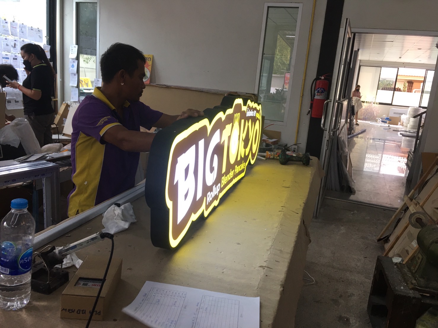 ป้ายไฟตัวอักษรและโลโก้ ขอบอลูมิเนียม ป้ายไฟออกหน้า งานBIGTOKYO ROLLUP BLENDER PANCAKE บิ๊กโตเกียว By คุณเปิ้ล