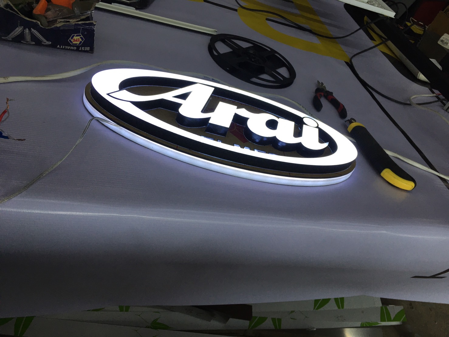 ป้ายไฟโลโก้ไฟออกหน้า งานArai helmet