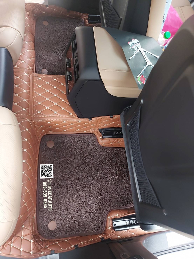 พรมปูพื้นรถยนต์ 7D Porsche Cayenne 2024 สีน้ำตาลเข้ม+ไวนิลน้ำตาล