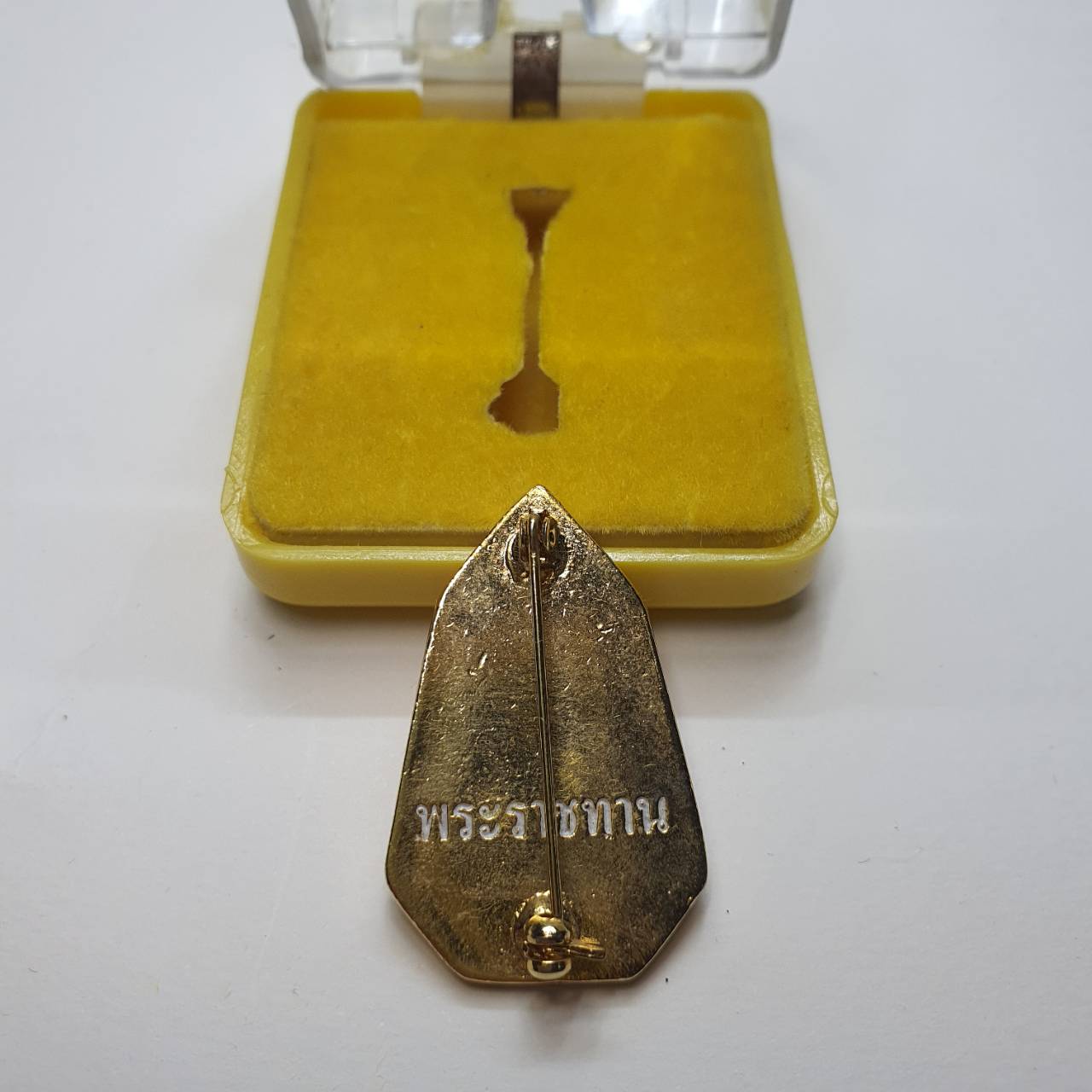 เข็มกลัด เข็มพระราชทาน ตราสัญลักษณ์ ภปร เฉลิมพระชนมพรรษา 7 รอบ ร9 พร้อมกล่องเดิมๆ
