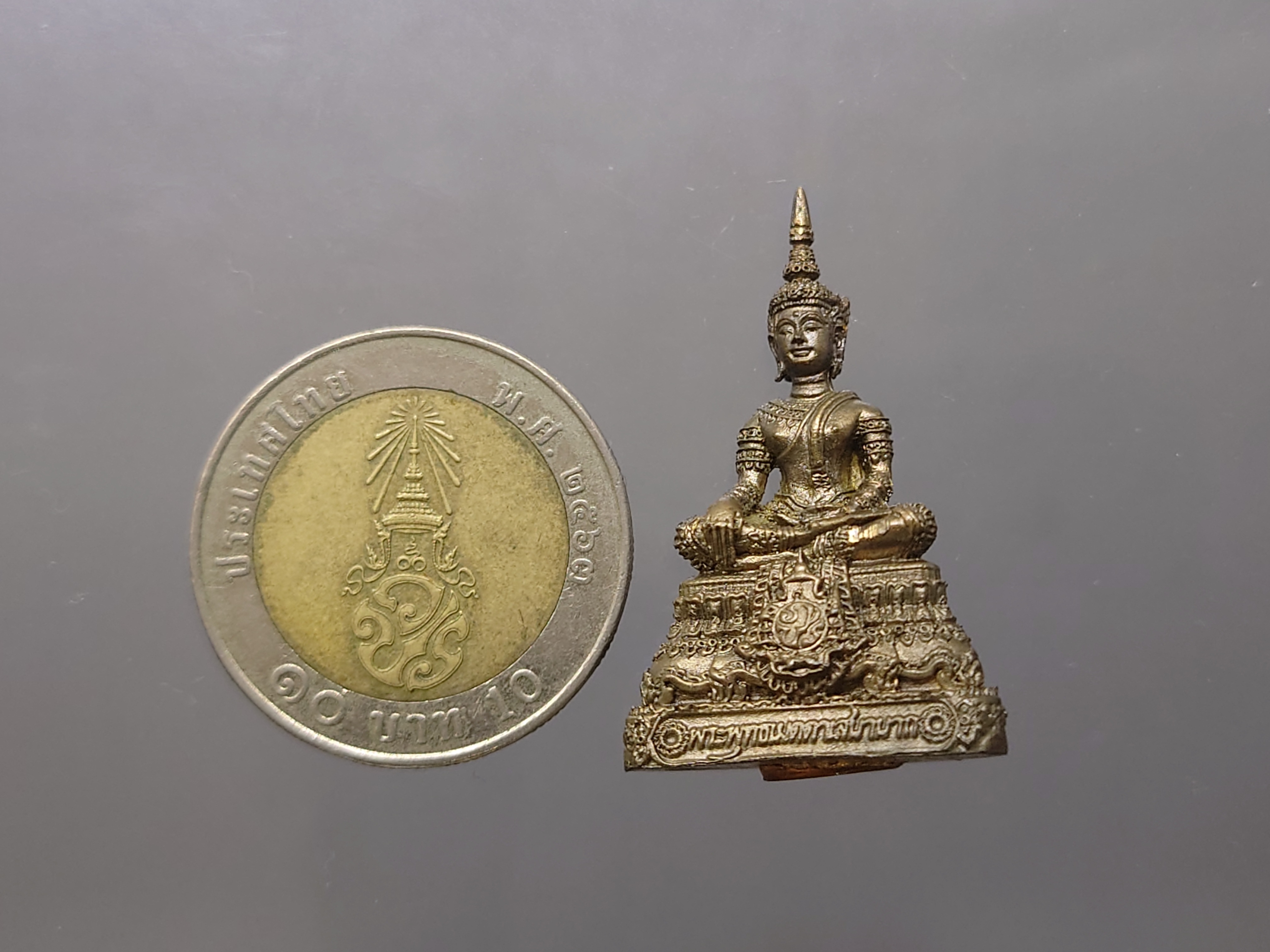 พระพุทธเมตตาเสนานาถ หลังพระปรมาภิไธย ภ.ป.ร. ลอยองค์ เนื้อนวะ กองทัพบก จัดสร้างเนื่องในวโรกาส 84 พรรษา ร9 ปี2556 พร้อมกล่องเดิม