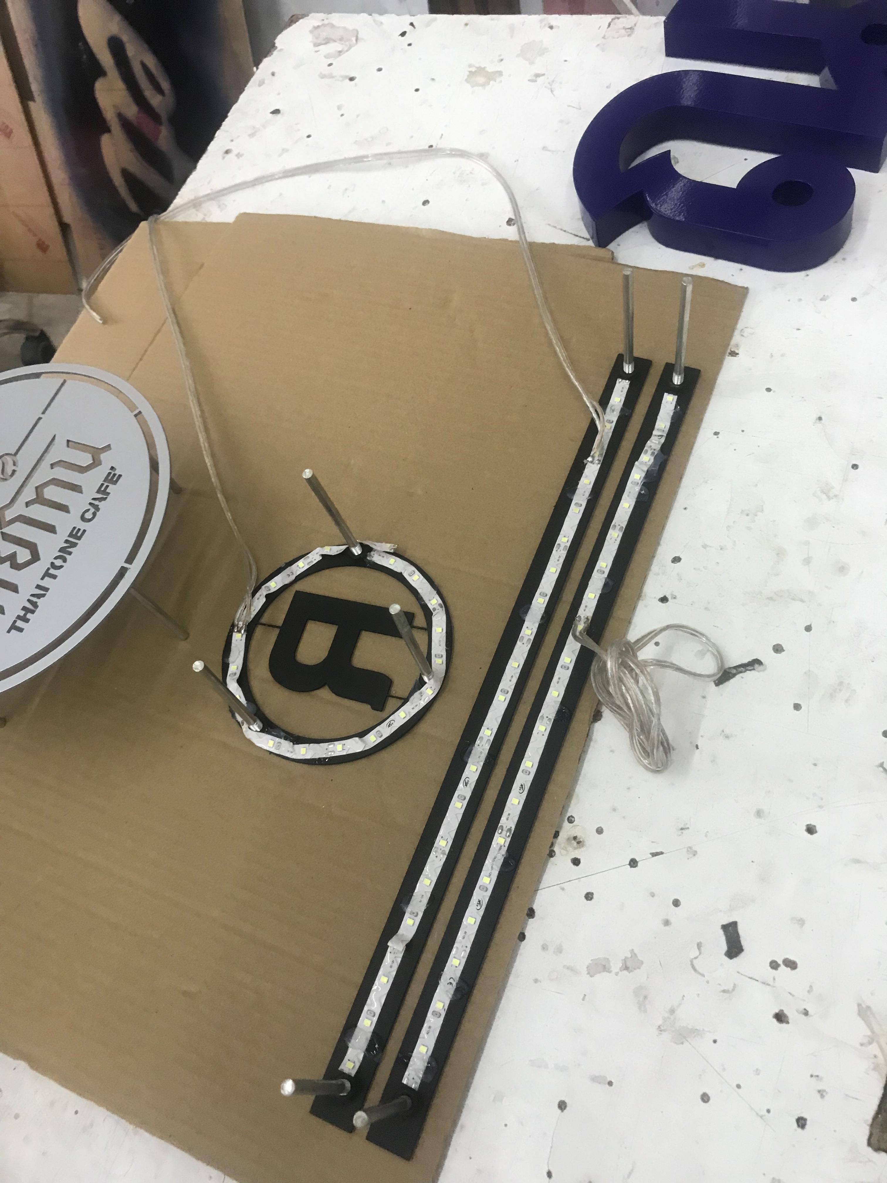 งานป้ายวินเทจ งานเลเซอร์เหล็กไฟออกหลัง งานไทยโทน THAI TONE CAFE'