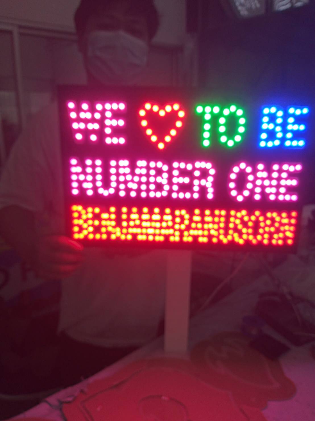 งานป้ายไฟเชียร์แอลอีดีใส่ถ่าน งานBENJAMA