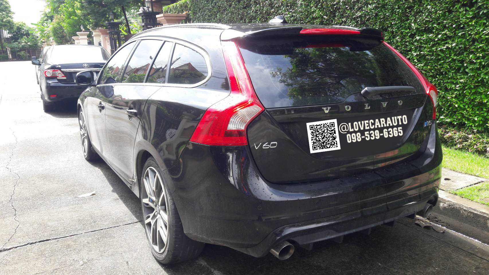 พรมปูพื้นรถยนต์ 6D Volvo V60 ดำด้ายฟ้า+แผ่นท้าย
