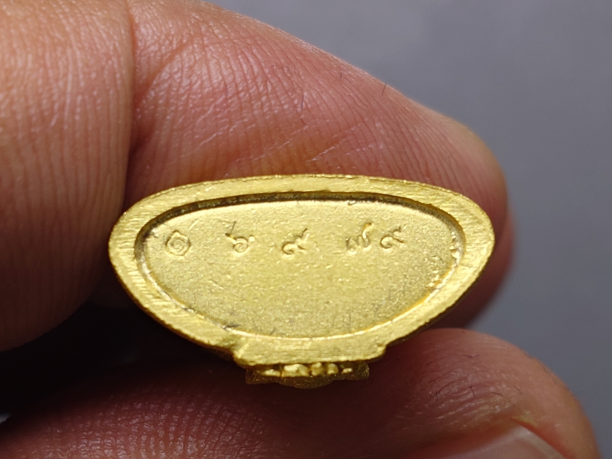 พระพุทธมหามณีรัตนปฏิมากร (พระแก้วมรกต) เนื้อทองคำ 99.99 % กรมสรรพสามิต ครบรอบ 64 ปี พ.ศ.2539 พร้อมกล่องเดิม และการ์ด