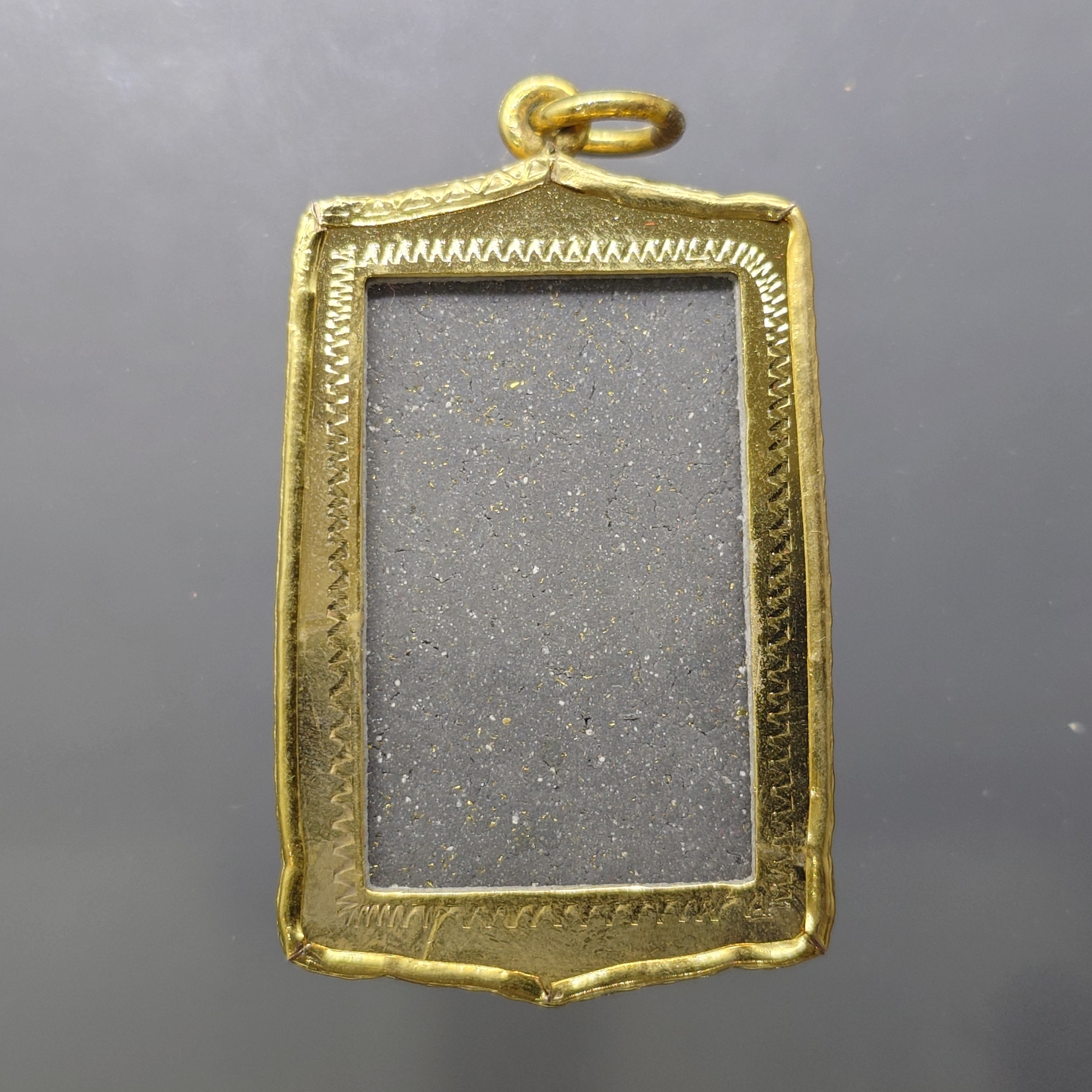 พระสมเด็จวัดระฆัง รุ่นเศรษฐีชินบัญชร ฝังพลอยโภคทรัพย์ โรยผงตะไบทอง ผสมผงพรายกุมาร หลวงปู่ทิม อิสริโก ปี 2558